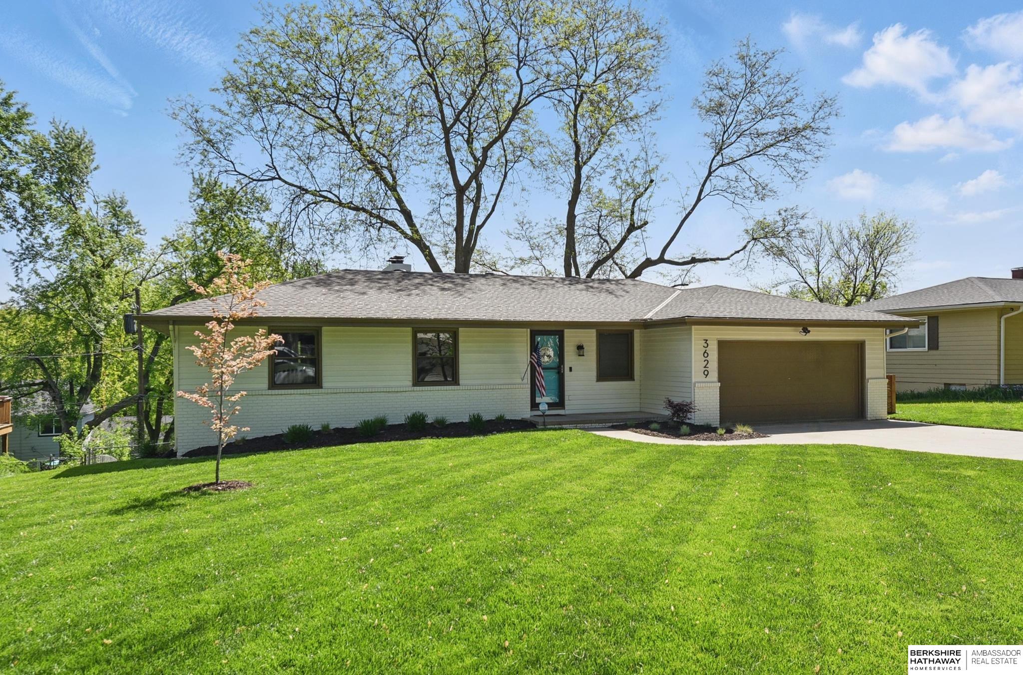 Omaha, Nebraska 68124, United States, 4 Bedrooms Bedrooms, ,2 BathroomsBathrooms,Residential,Pending,129206