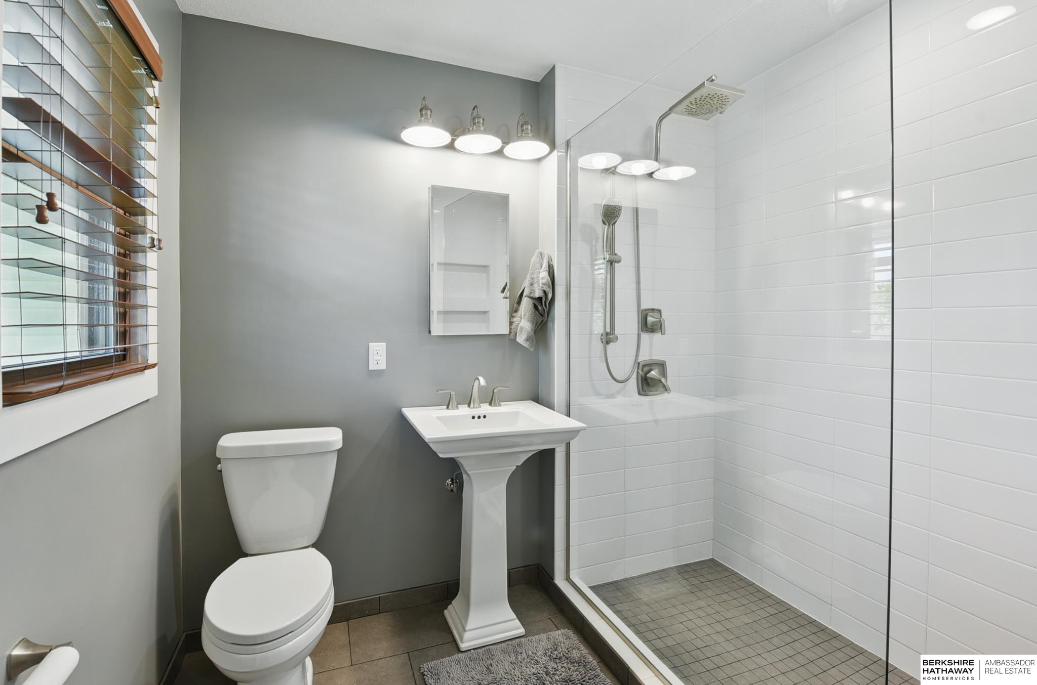 Omaha, Nebraska 68124, United States, 4 Bedrooms Bedrooms, ,2 BathroomsBathrooms,Residential,Pending,129206