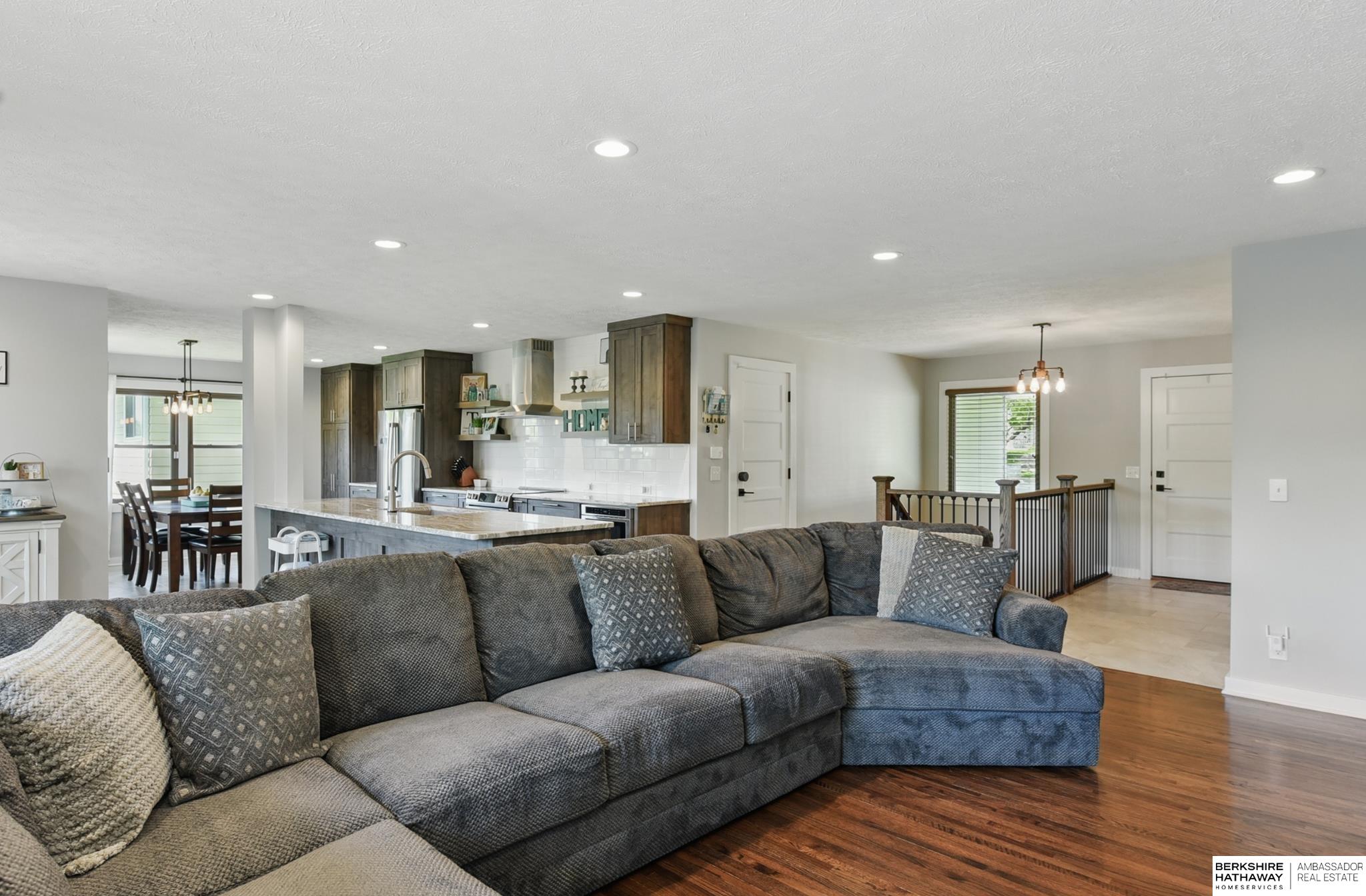 Omaha, Nebraska 68124, United States, 4 Bedrooms Bedrooms, ,2 BathroomsBathrooms,Residential,Pending,129206