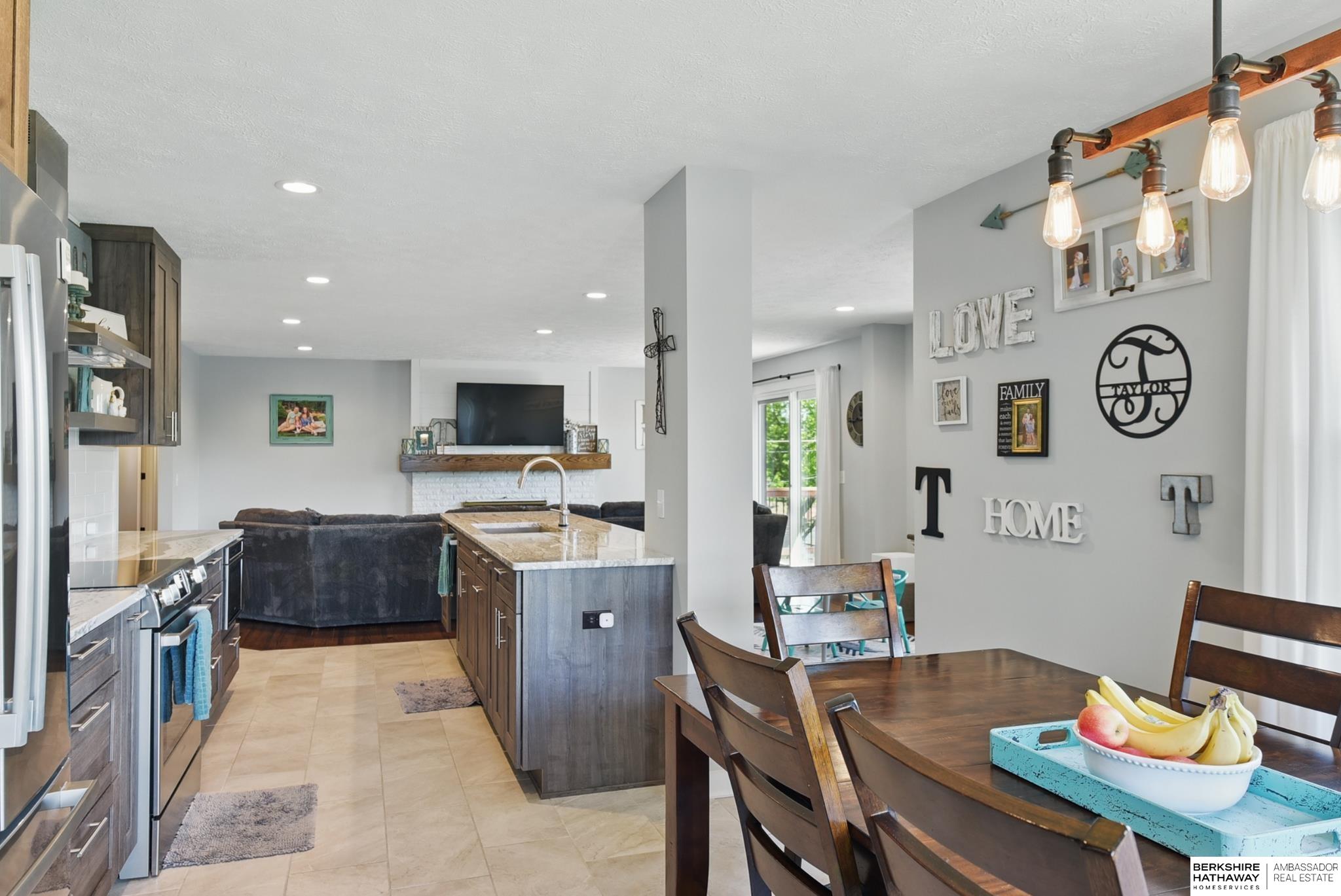 Omaha, Nebraska 68124, United States, 4 Bedrooms Bedrooms, ,2 BathroomsBathrooms,Residential,Pending,129206