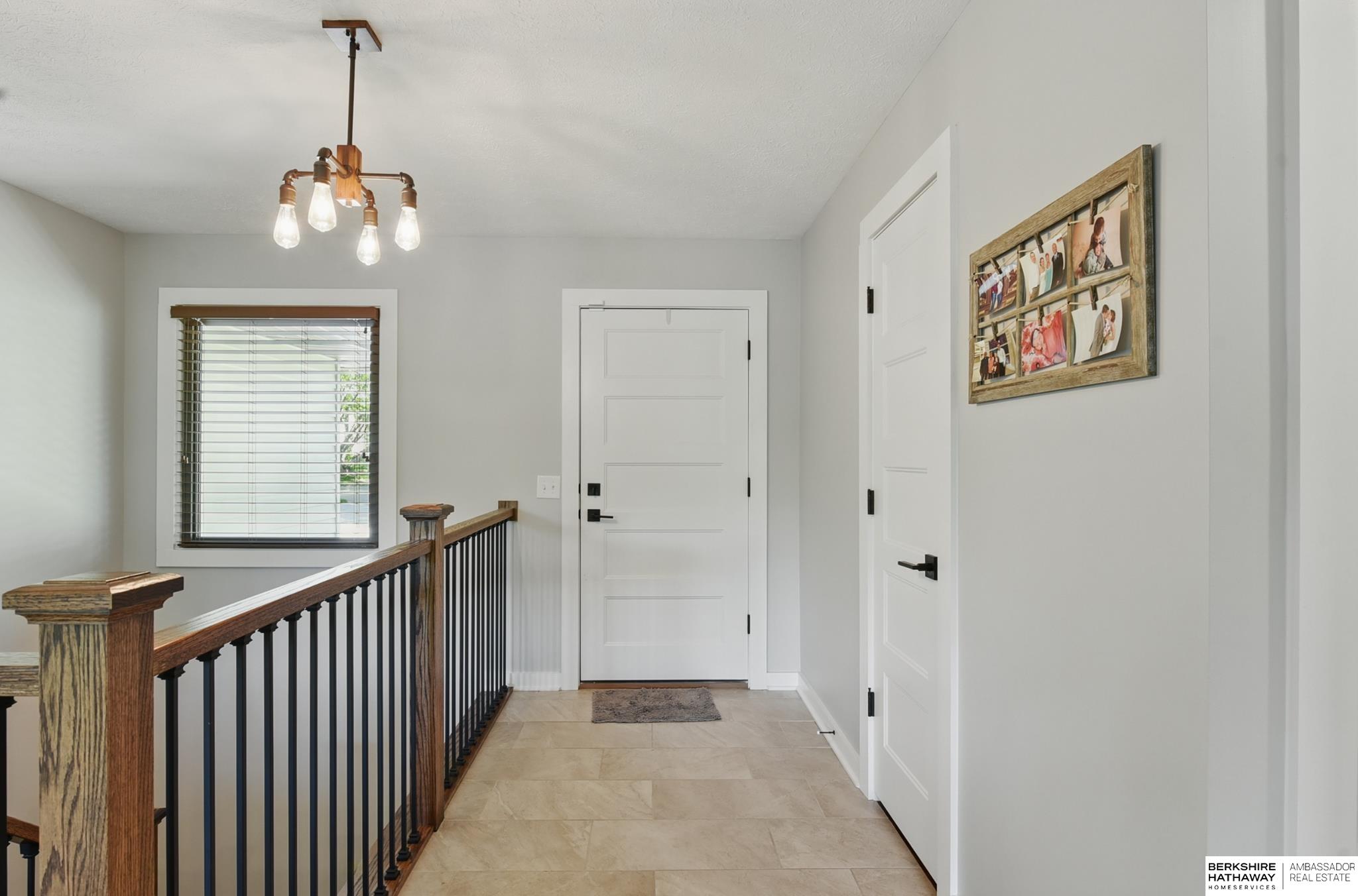 Omaha, Nebraska 68124, United States, 4 Bedrooms Bedrooms, ,2 BathroomsBathrooms,Residential,Pending,129206