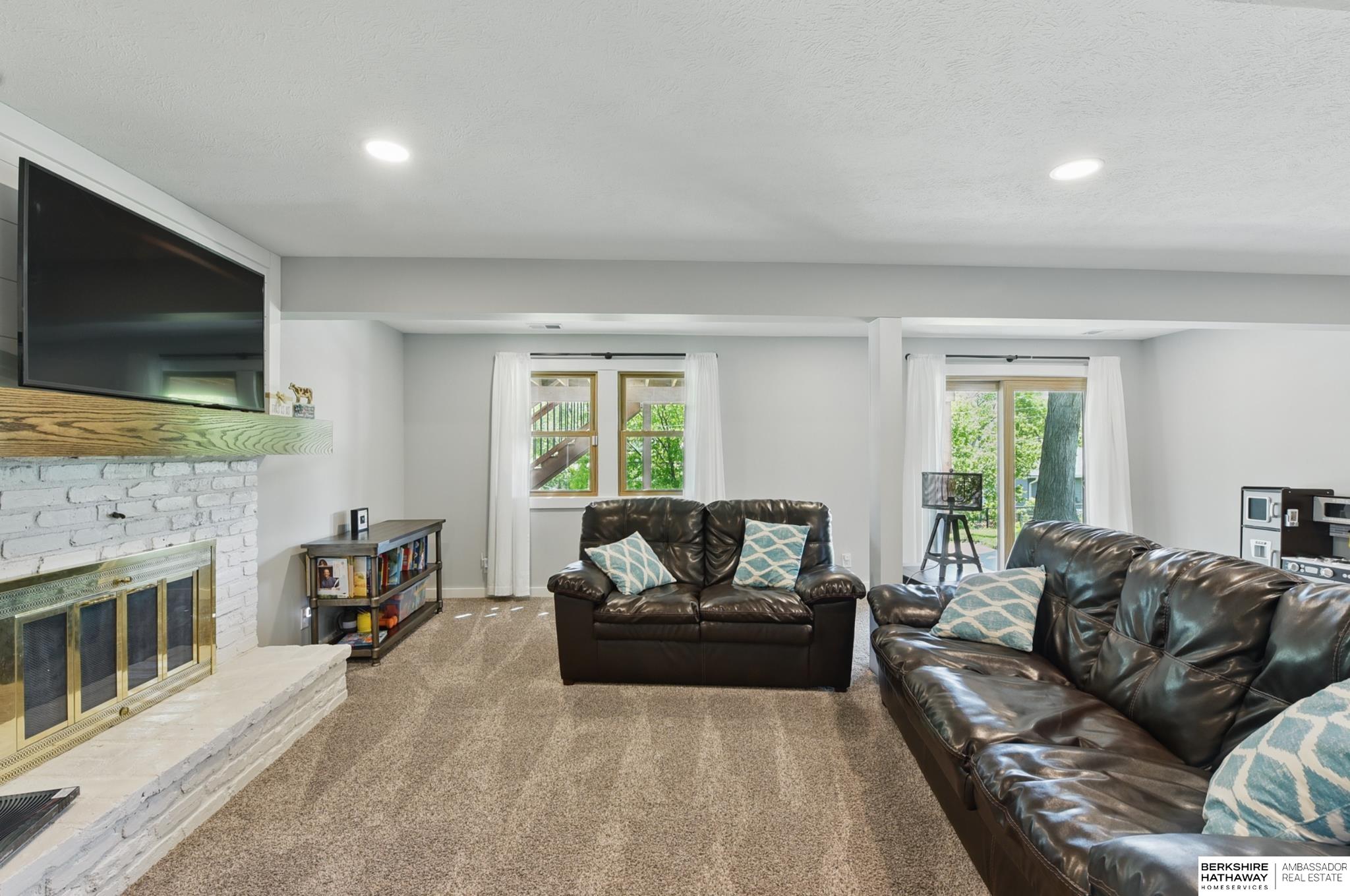 Omaha, Nebraska 68124, United States, 4 Bedrooms Bedrooms, ,2 BathroomsBathrooms,Residential,Pending,129206