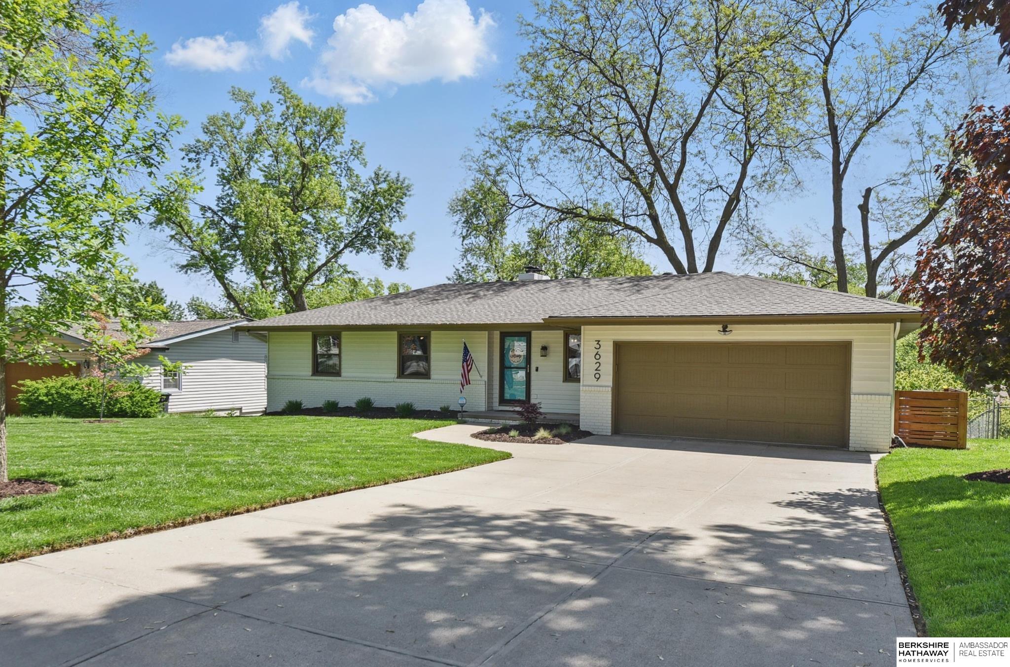 Omaha, Nebraska 68124, United States, 4 Bedrooms Bedrooms, ,2 BathroomsBathrooms,Residential,Pending,129206