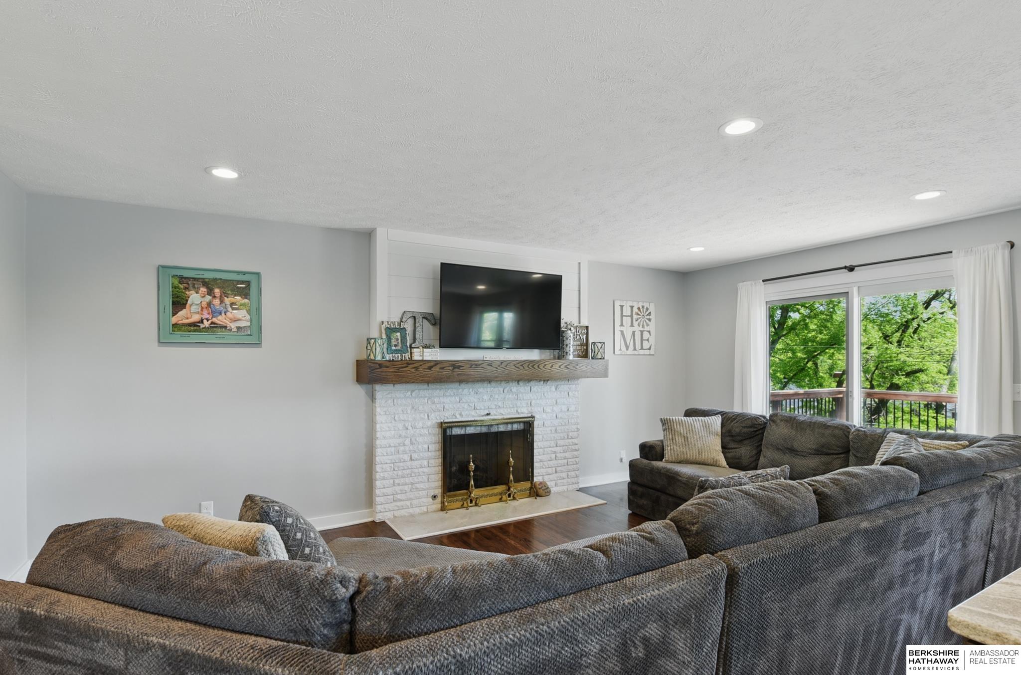 Omaha, Nebraska 68124, United States, 4 Bedrooms Bedrooms, ,2 BathroomsBathrooms,Residential,Pending,129206