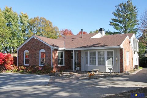 Photo of 610 Teakwood Drive, Lincoln, NE 68510 (MLS # 22532711)