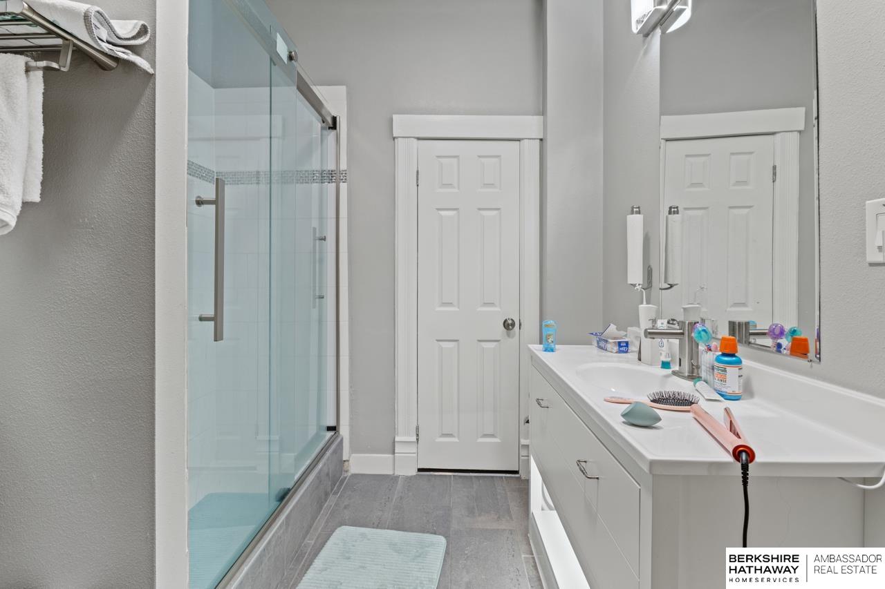 Omaha, Nebraska 68108, United States, 5 Bedrooms Bedrooms, ,3 BathroomsBathrooms,Residential,Active,178995