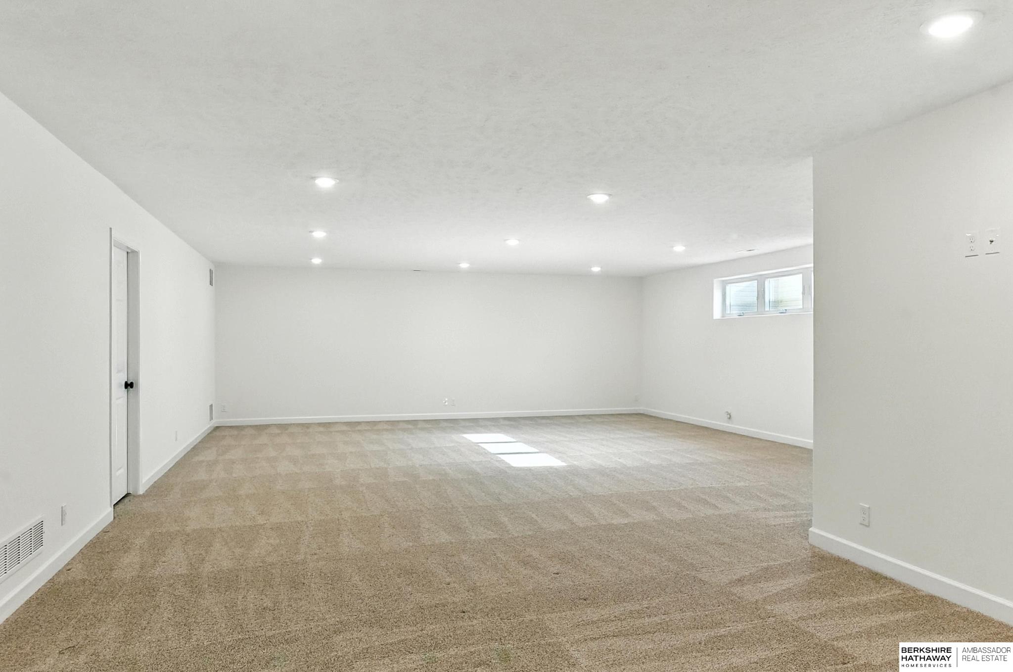 Omaha, Nebraska 68135, United States, 4 Bedrooms Bedrooms, ,3 BathroomsBathrooms,Residential,Active,179445