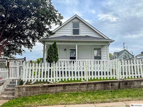 Photo of 3621 V Street, Omaha, NE 68107 (MLS # 22611717)