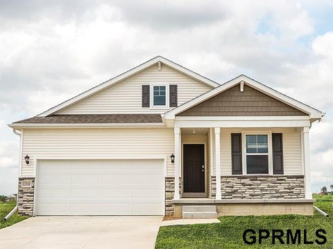 Photo of 17614 Virginia Street, Omaha, NE 68136 (MLS # 22608118)