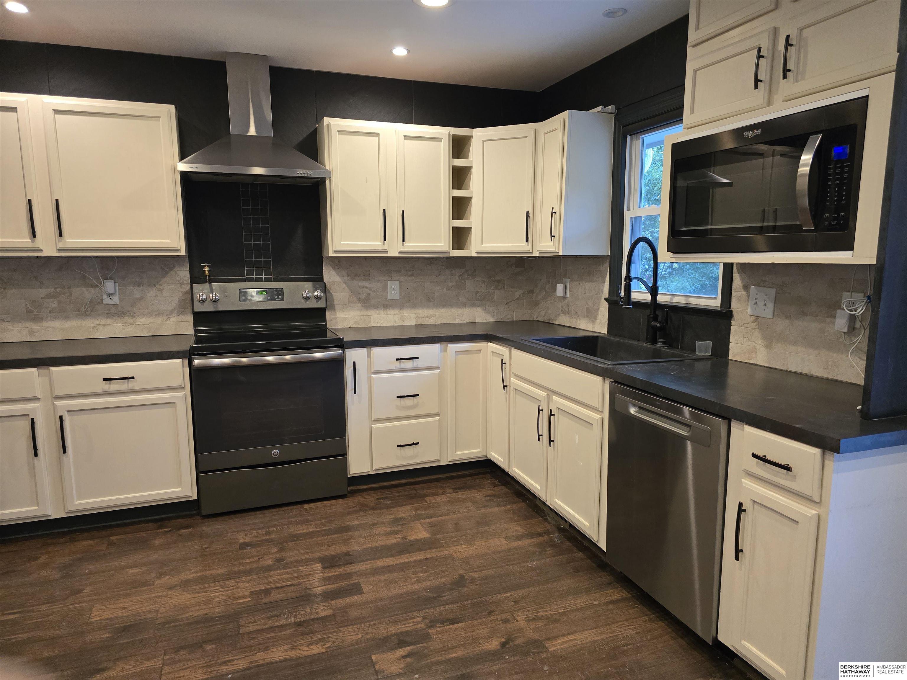 Elkhorn, Nebraska 68022, United States, 3 Bedrooms Bedrooms, ,3 BathroomsBathrooms,Residential,Active,177197