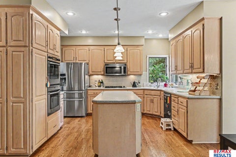 Photo of 1022 Sherwood Lane, Papillion, NE 68046 (MLS # 22616335)