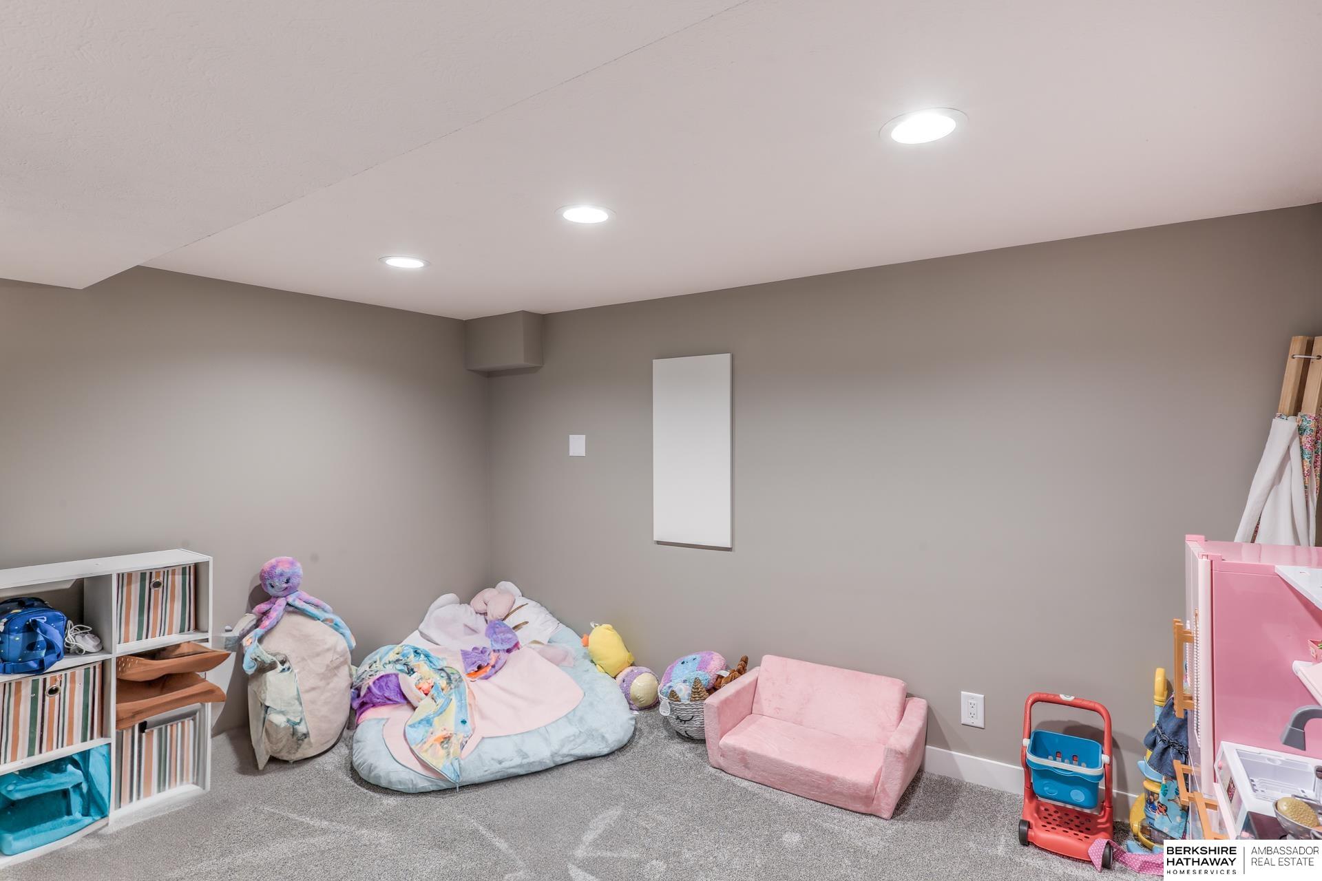 Elkhorn, Nebraska 68022, United States, 4 Bedrooms Bedrooms, ,2 BathroomsBathrooms,Residential,Active,141173