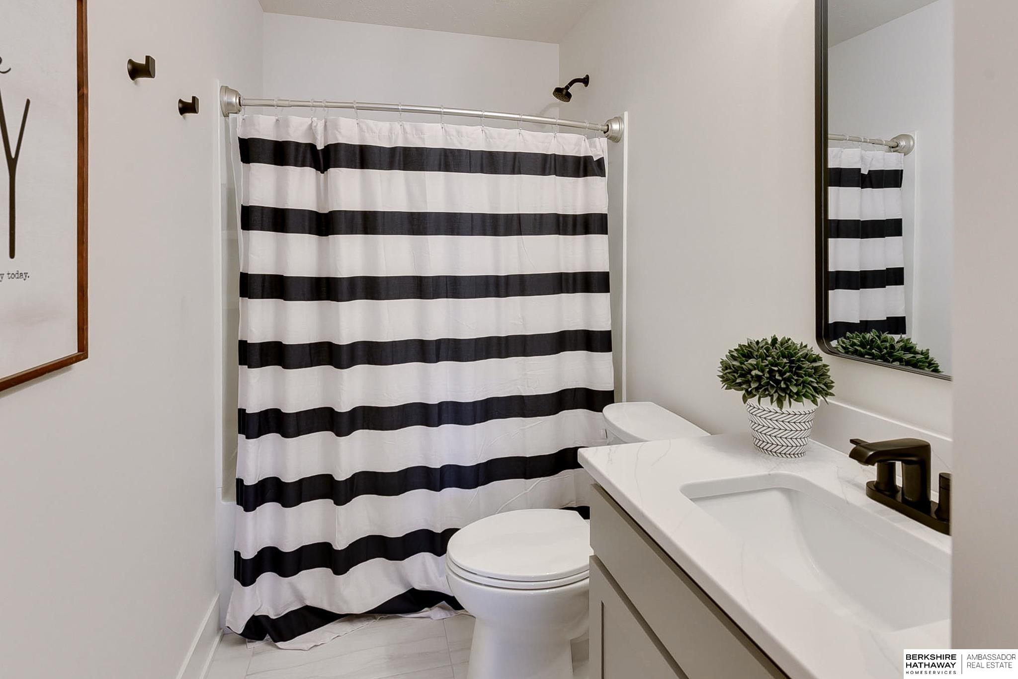 Omaha, Nebraska 68022, United States, 4 Bedrooms Bedrooms, ,4 BathroomsBathrooms,Residential,Active,84495