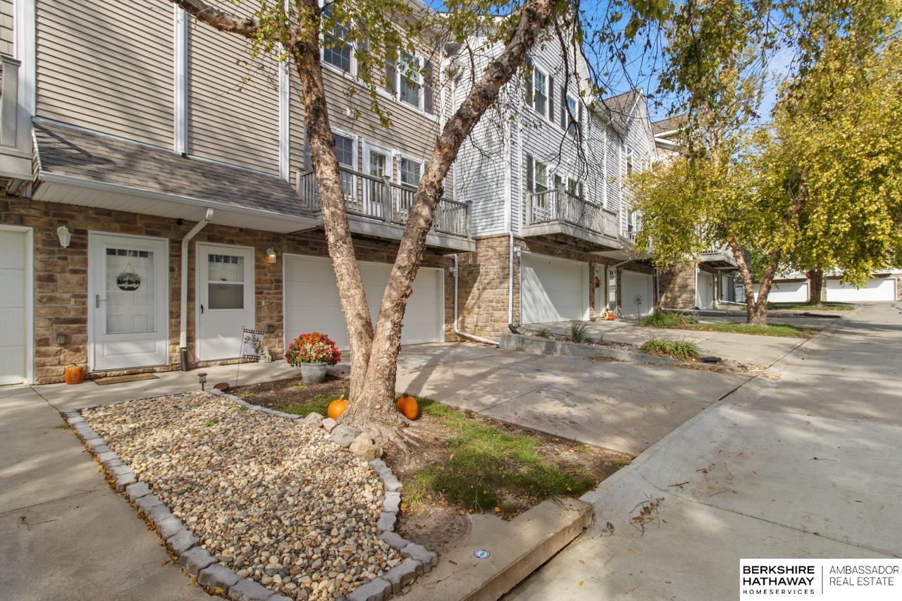 Omaha, Nebraska 68116, United States, 2 Bedrooms Bedrooms, ,3 BathroomsBathrooms,Residential,Active,225861