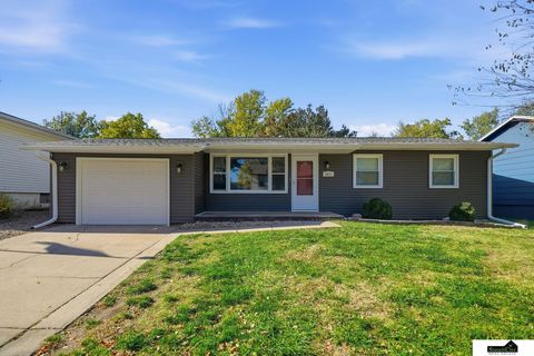Photo of 5831 Queens Drive, Lincoln, NE 68516 (MLS # 22532074)