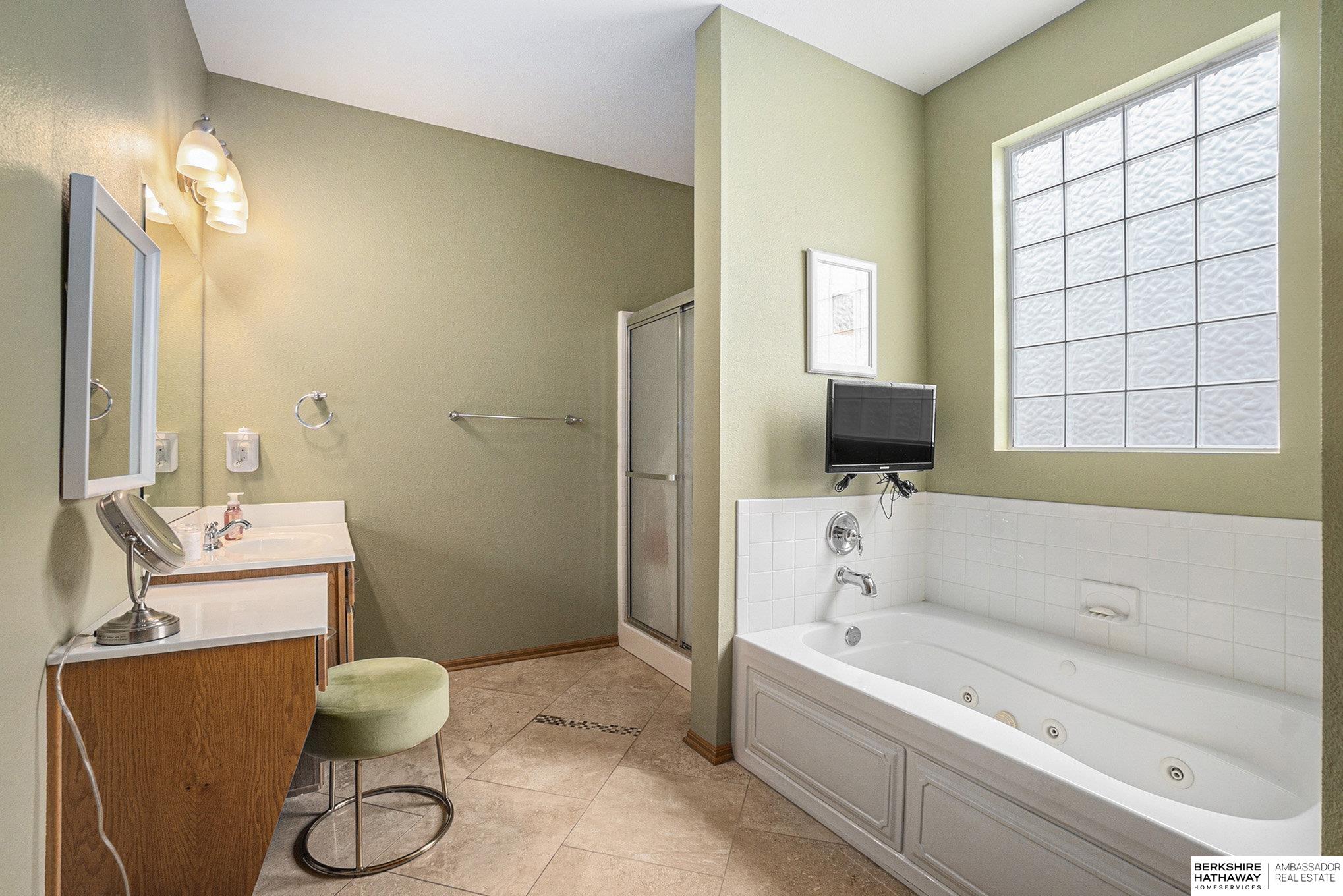 Omaha, Nebraska 68136, United States, 4 Bedrooms Bedrooms, ,3 BathroomsBathrooms,Residential,Active,179198