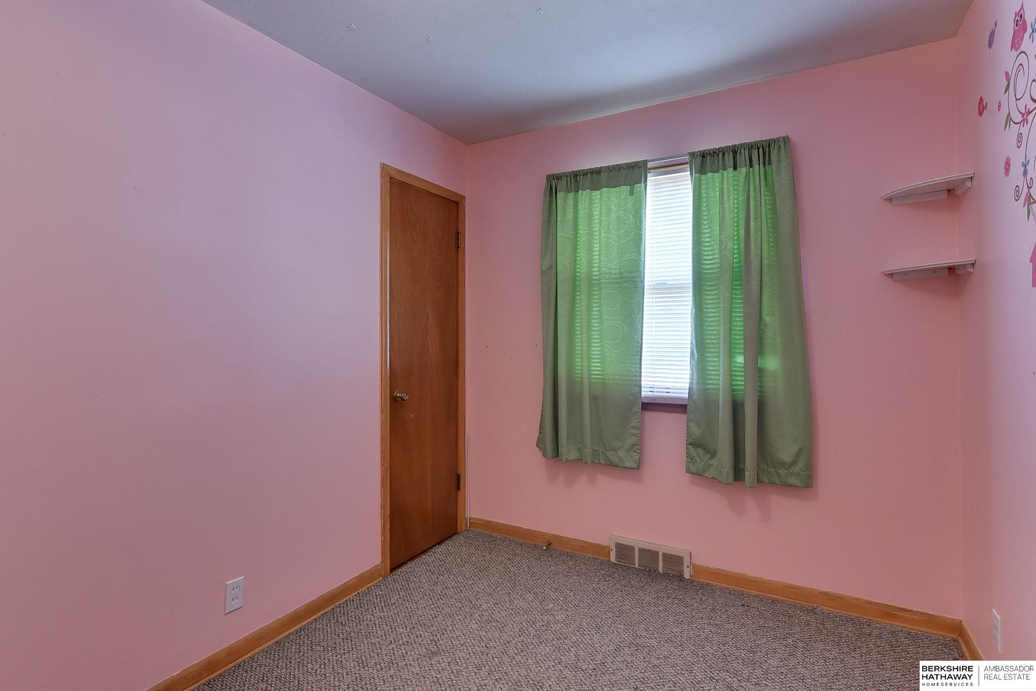 Omaha, Nebraska 68124, United States, 3 Bedrooms Bedrooms, ,2 BathroomsBathrooms,Residential,Active,79930