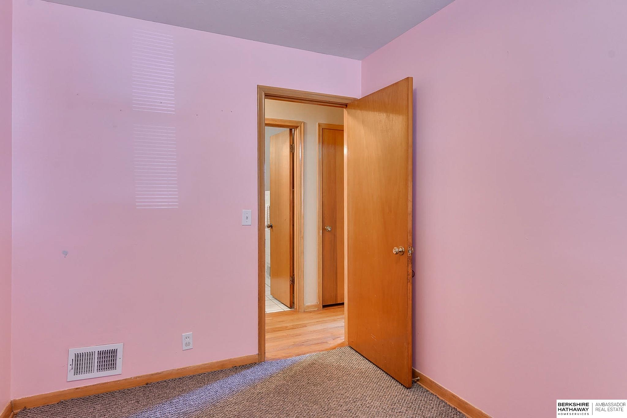 Omaha, Nebraska 68124, United States, 3 Bedrooms Bedrooms, ,2 BathroomsBathrooms,Residential,Active,79930