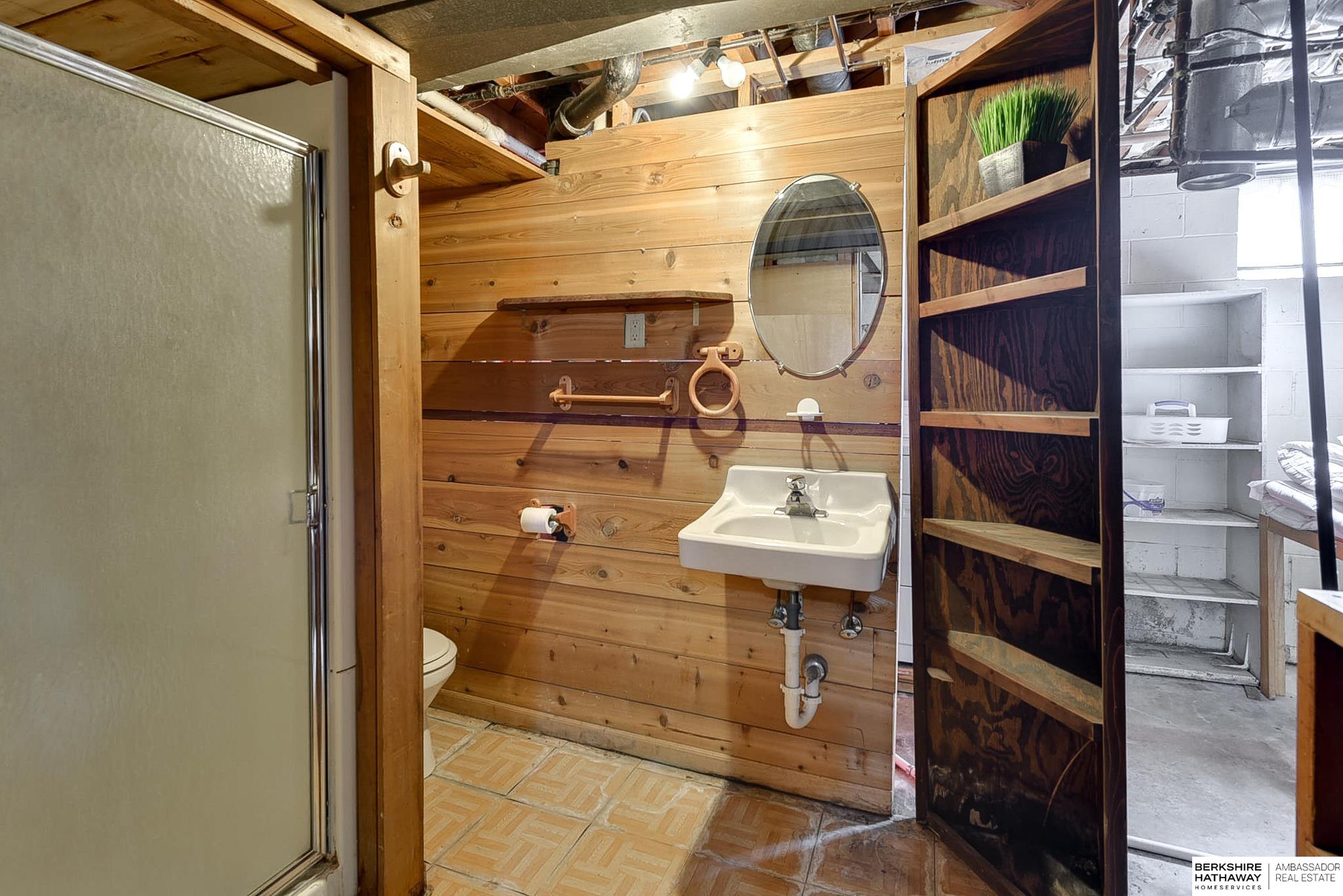 Omaha, Nebraska 68124, United States, 3 Bedrooms Bedrooms, ,2 BathroomsBathrooms,Residential,Active,79930