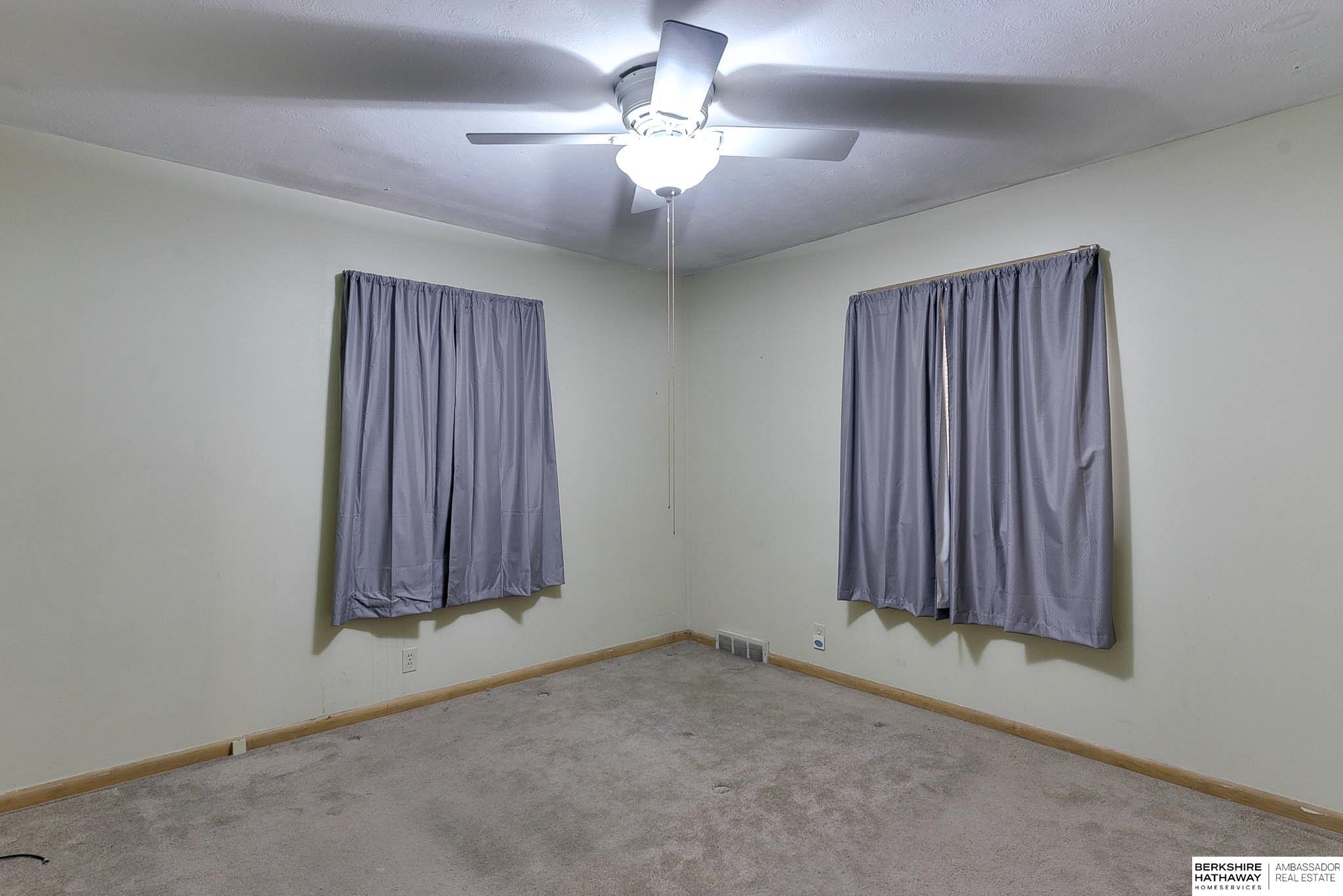 Omaha, Nebraska 68124, United States, 3 Bedrooms Bedrooms, ,2 BathroomsBathrooms,Residential,Active,79930