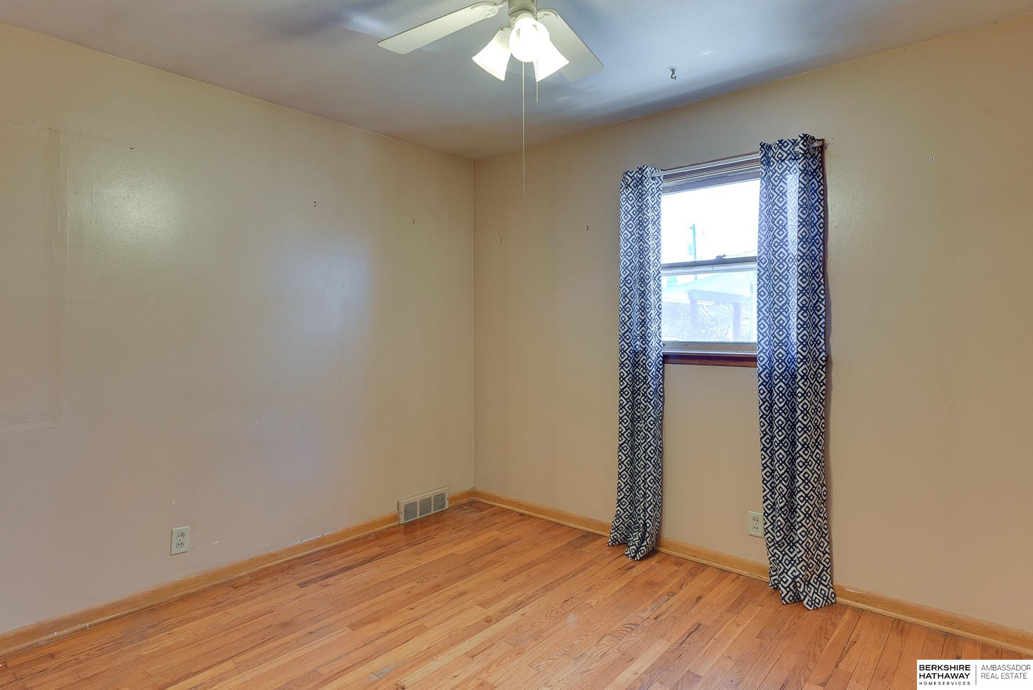 Omaha, Nebraska 68124, United States, 3 Bedrooms Bedrooms, ,2 BathroomsBathrooms,Residential,Active,79930