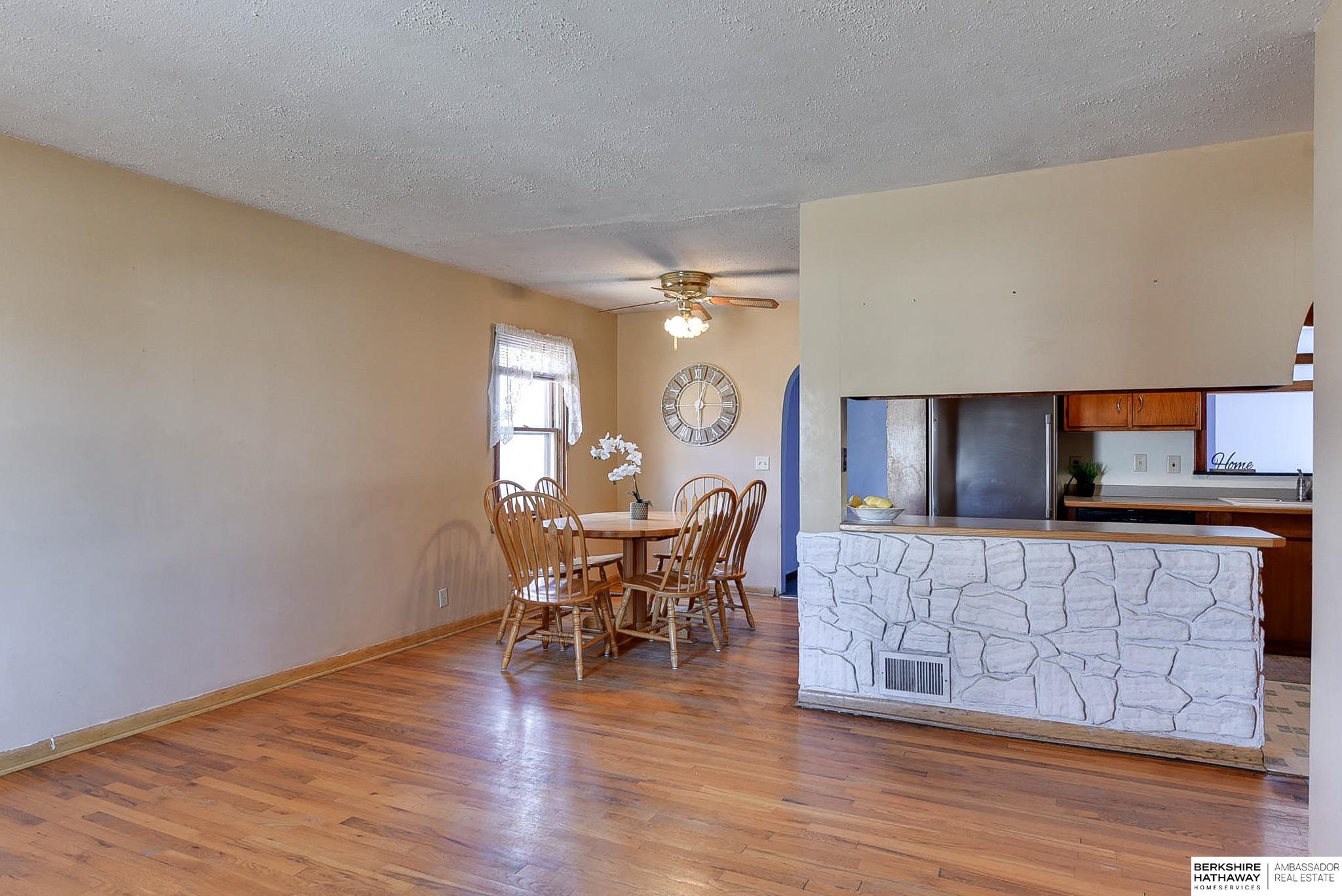 Omaha, Nebraska 68124, United States, 3 Bedrooms Bedrooms, ,2 BathroomsBathrooms,Residential,Active,79930