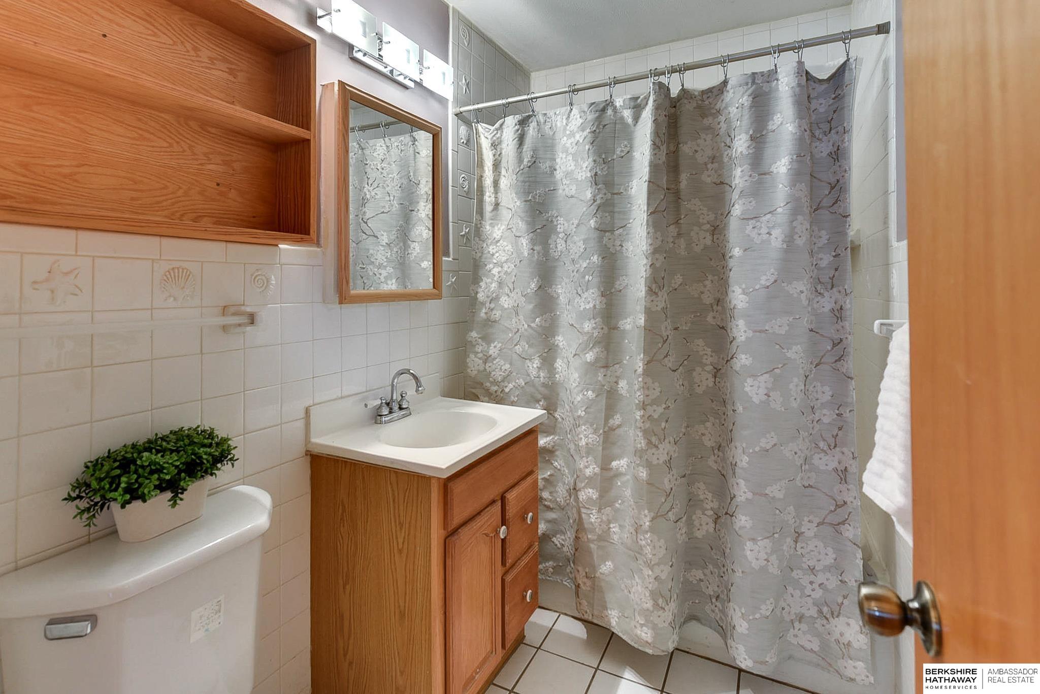 Omaha, Nebraska 68124, United States, 3 Bedrooms Bedrooms, ,2 BathroomsBathrooms,Residential,Active,79930