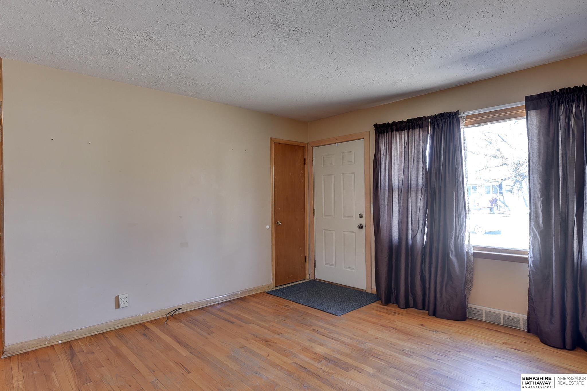 Omaha, Nebraska 68124, United States, 3 Bedrooms Bedrooms, ,2 BathroomsBathrooms,Residential,Active,79930