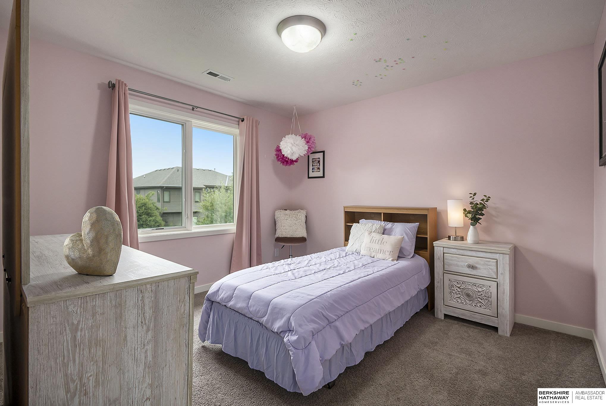 Papillion, Nebraska 68046, United States, 5 Bedrooms Bedrooms, ,3 BathroomsBathrooms,Residential,Pending,213669