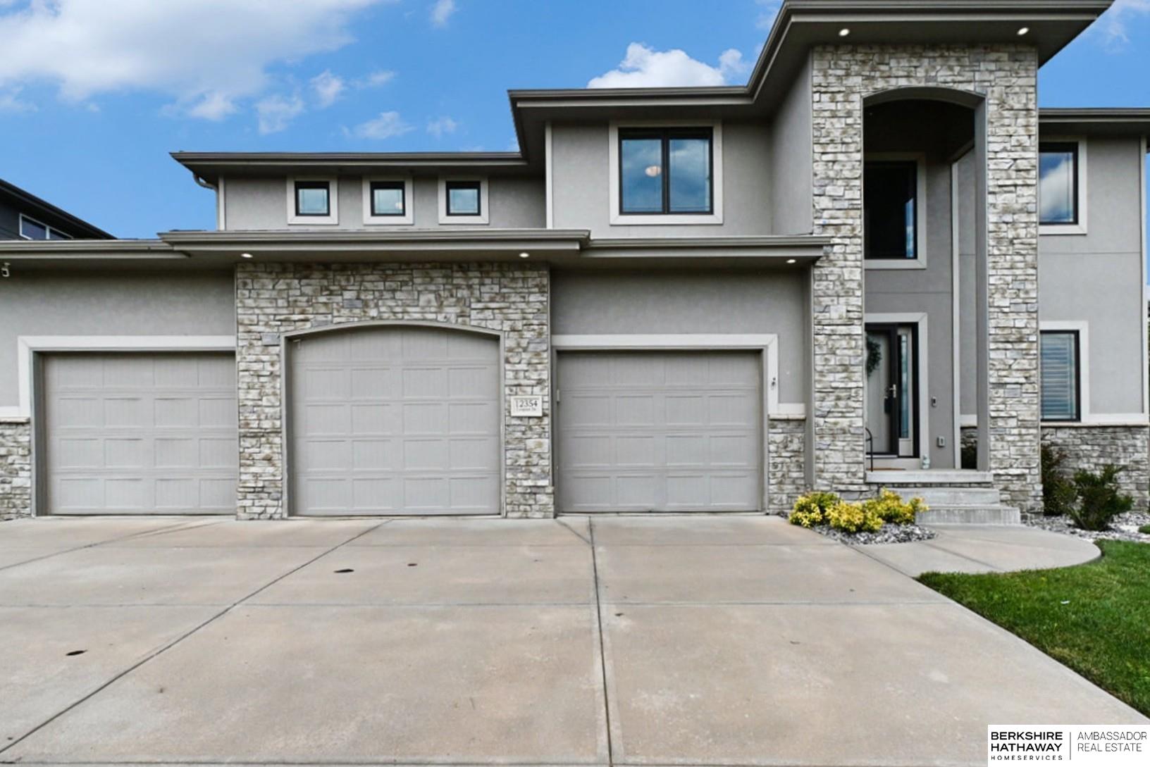 Papillion, Nebraska 68046, United States, 5 Bedrooms Bedrooms, ,3 BathroomsBathrooms,Residential,Pending,213669