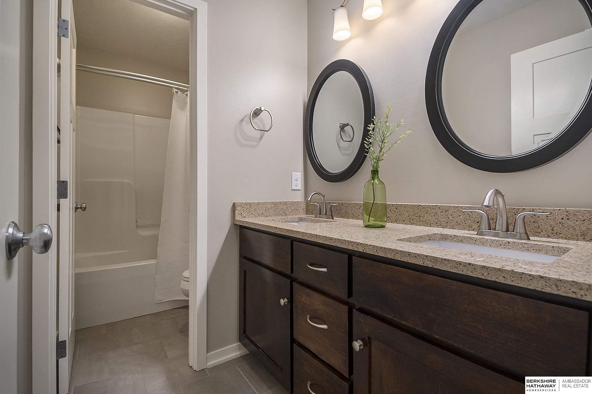 Papillion, Nebraska 68046, United States, 5 Bedrooms Bedrooms, ,3 BathroomsBathrooms,Residential,Pending,213669