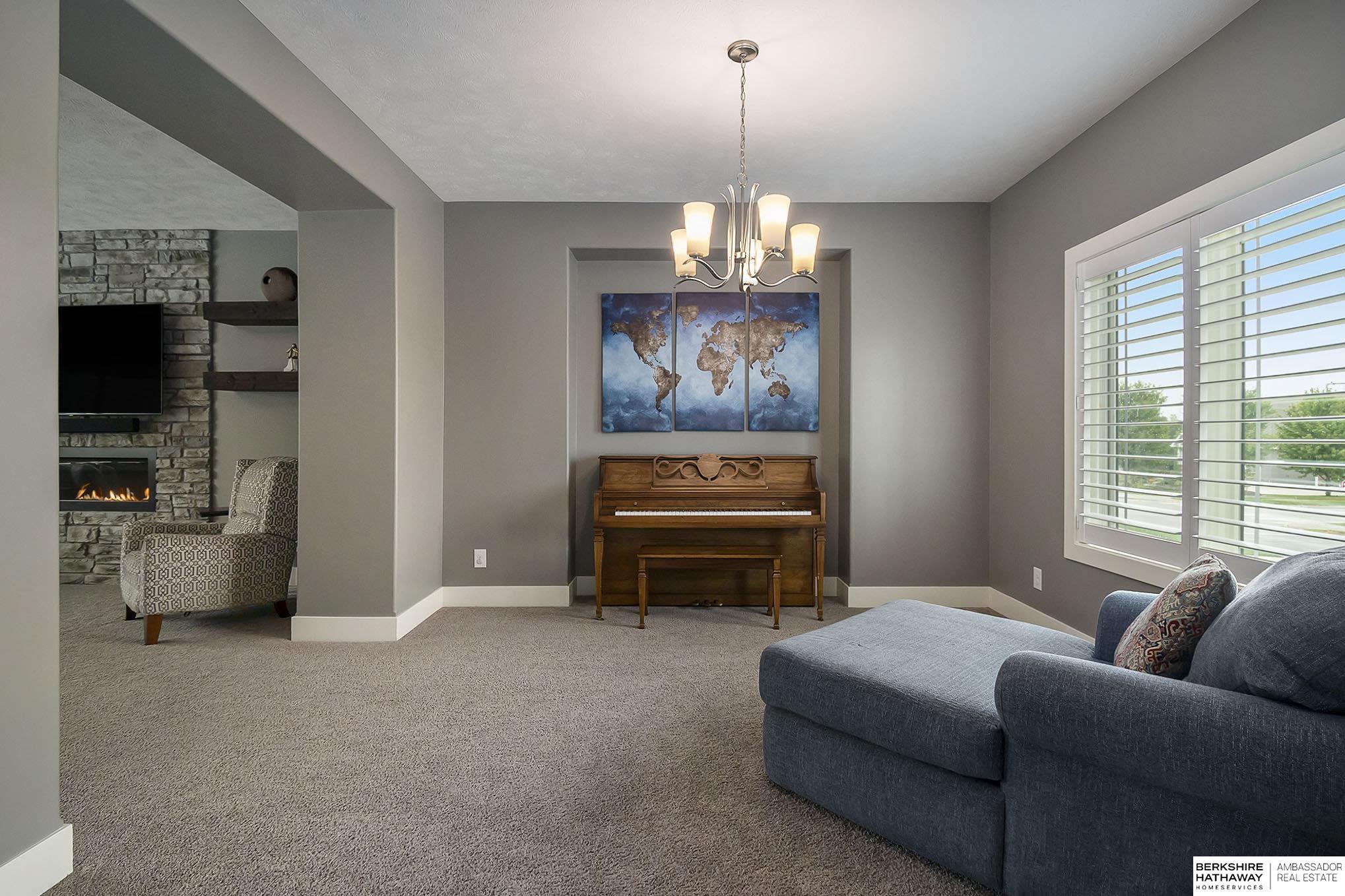 Papillion, Nebraska 68046, United States, 5 Bedrooms Bedrooms, ,3 BathroomsBathrooms,Residential,Pending,213669