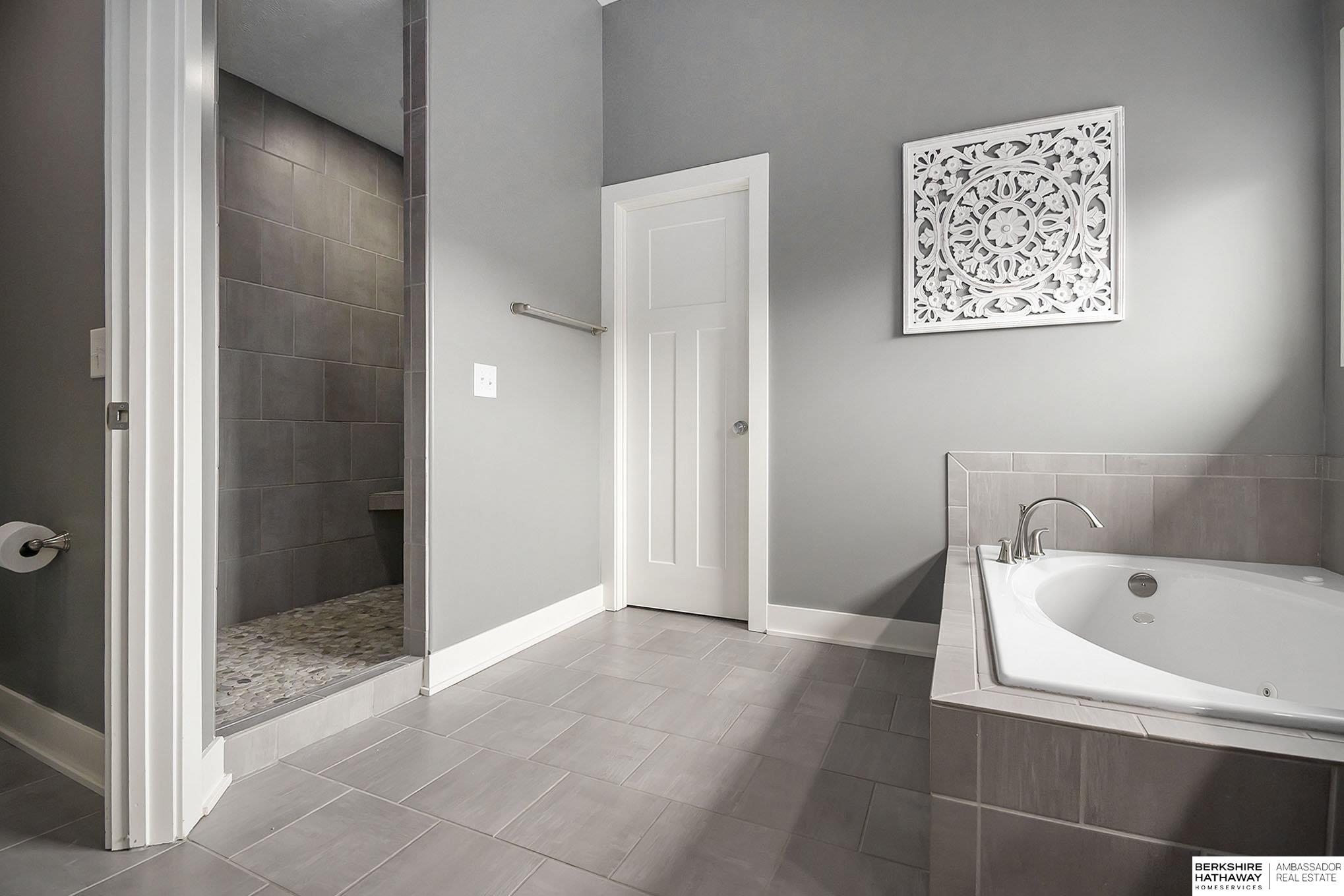 Papillion, Nebraska 68046, United States, 5 Bedrooms Bedrooms, ,3 BathroomsBathrooms,Residential,Pending,213669