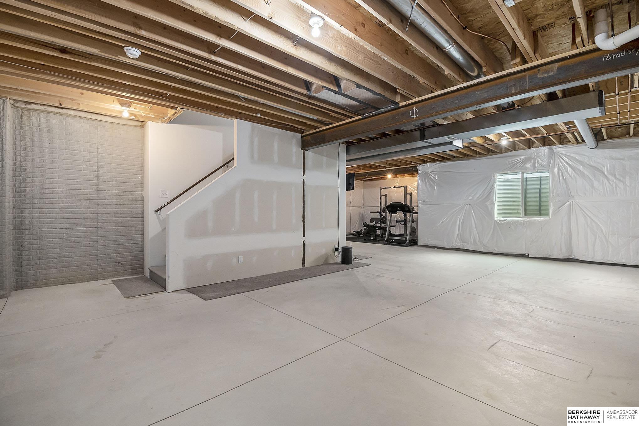 Papillion, Nebraska 68046, United States, 5 Bedrooms Bedrooms, ,3 BathroomsBathrooms,Residential,Pending,213669