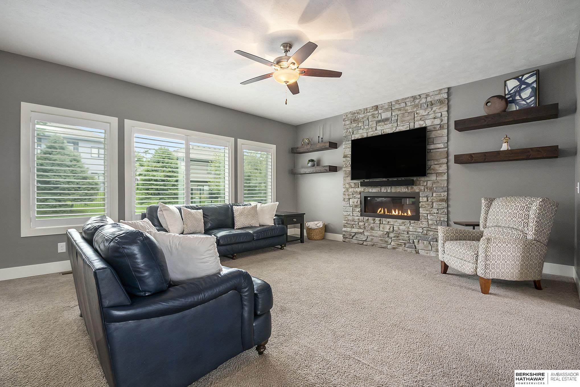 Papillion, Nebraska 68046, United States, 5 Bedrooms Bedrooms, ,3 BathroomsBathrooms,Residential,Pending,213669