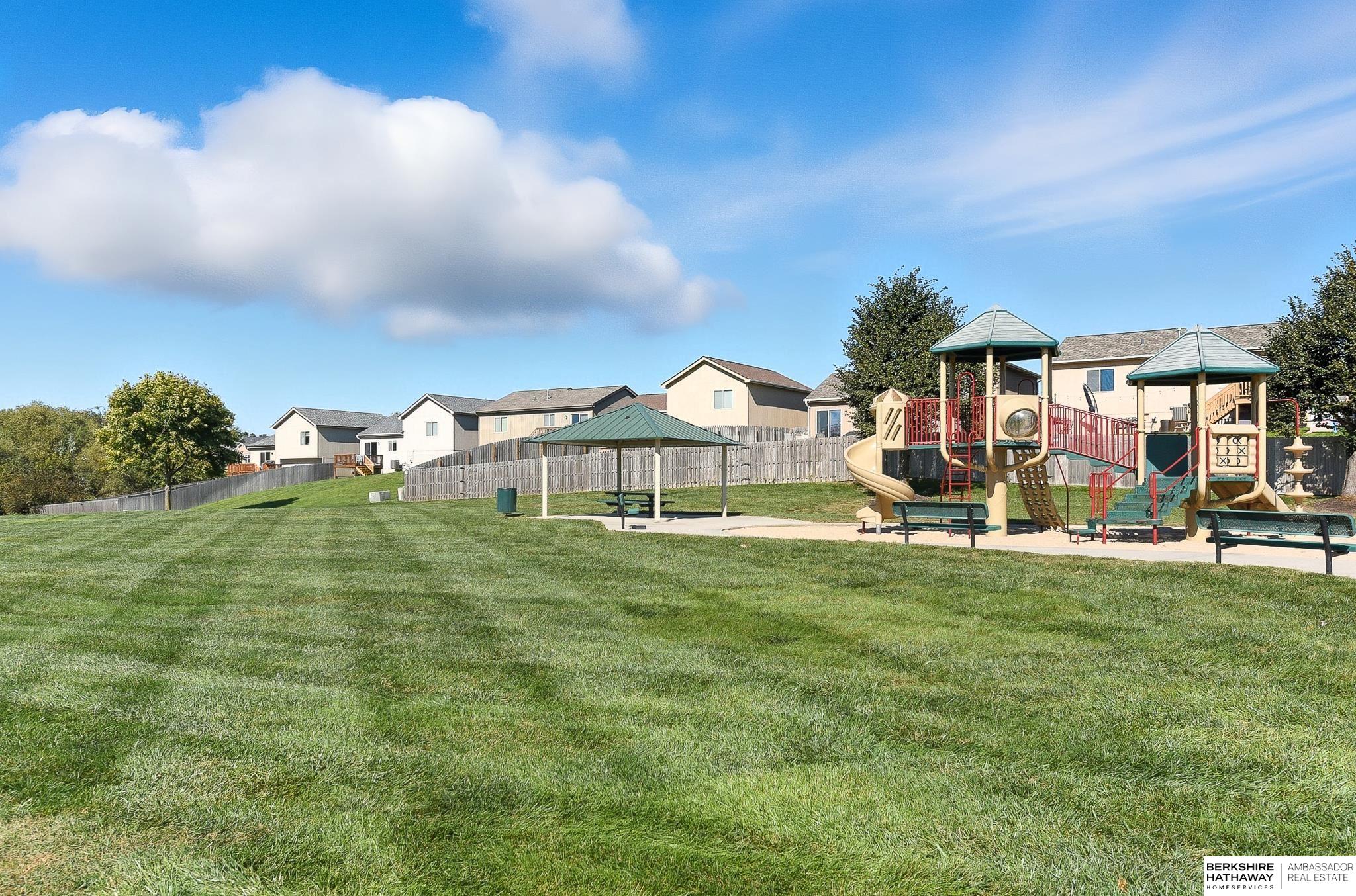 Omaha, Nebraska 68135, United States, 3 Bedrooms Bedrooms, ,2 BathroomsBathrooms,Residential,Active,227794