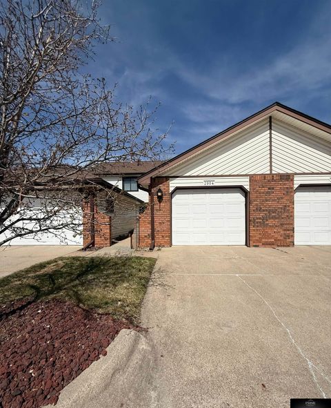Photo of 2904 Londonshire Court, Lincoln, NE 68516 (MLS # 22607016)