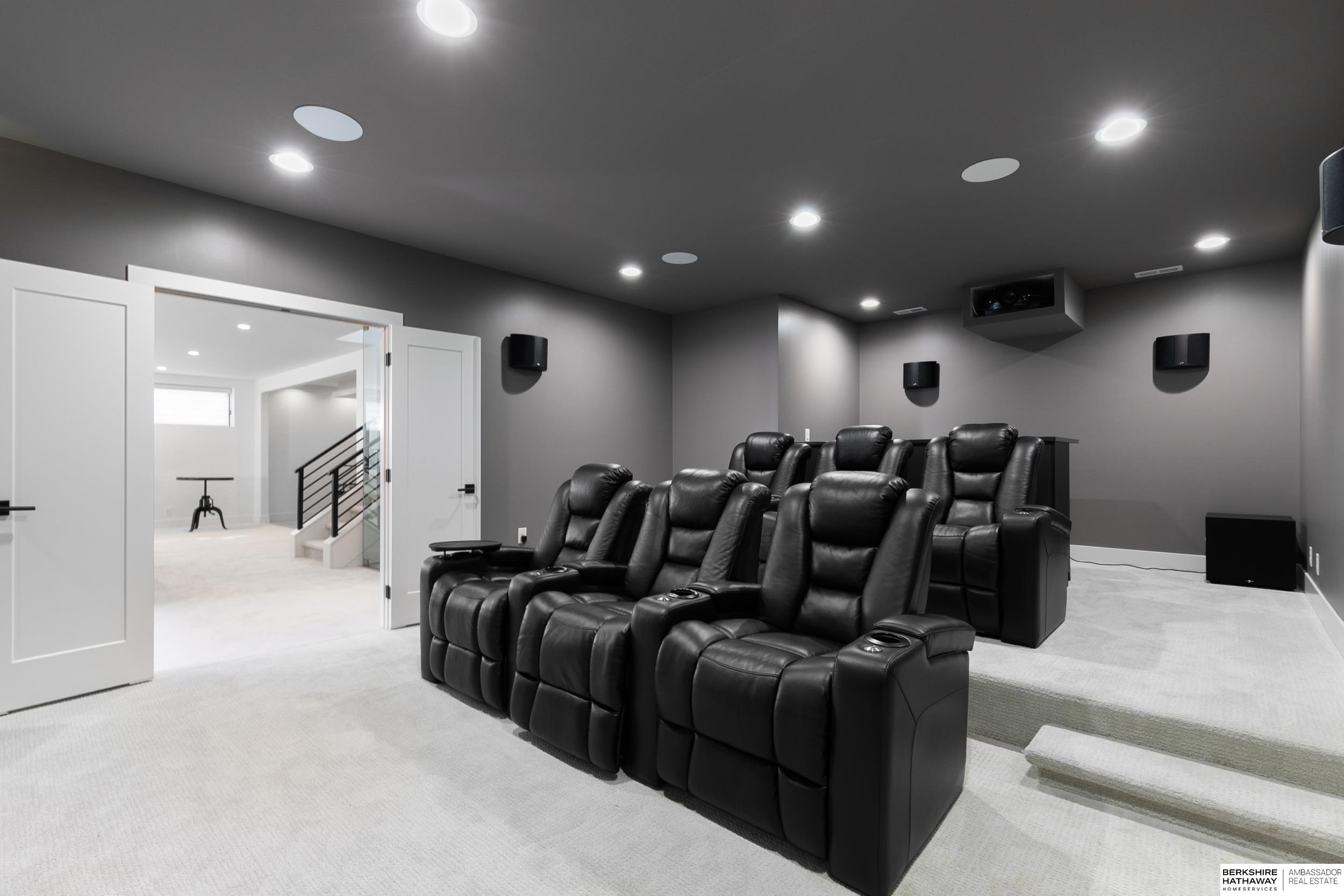 Lincoln, Nebraska 68520, United States, 5 Bedrooms Bedrooms, ,4 BathroomsBathrooms,Residential,Active,232952