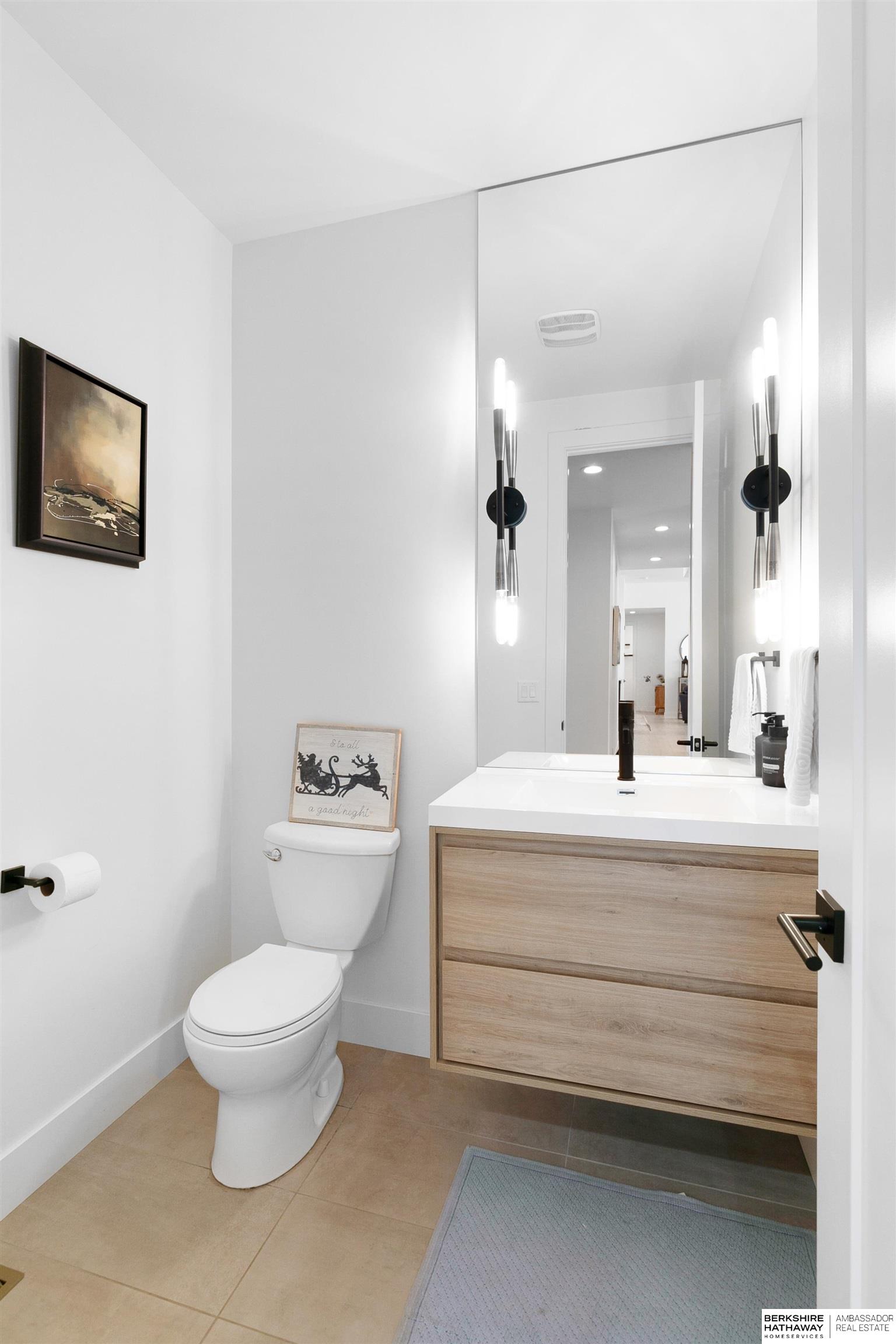 Lincoln, Nebraska 68520, United States, 5 Bedrooms Bedrooms, ,4 BathroomsBathrooms,Residential,Active,232952