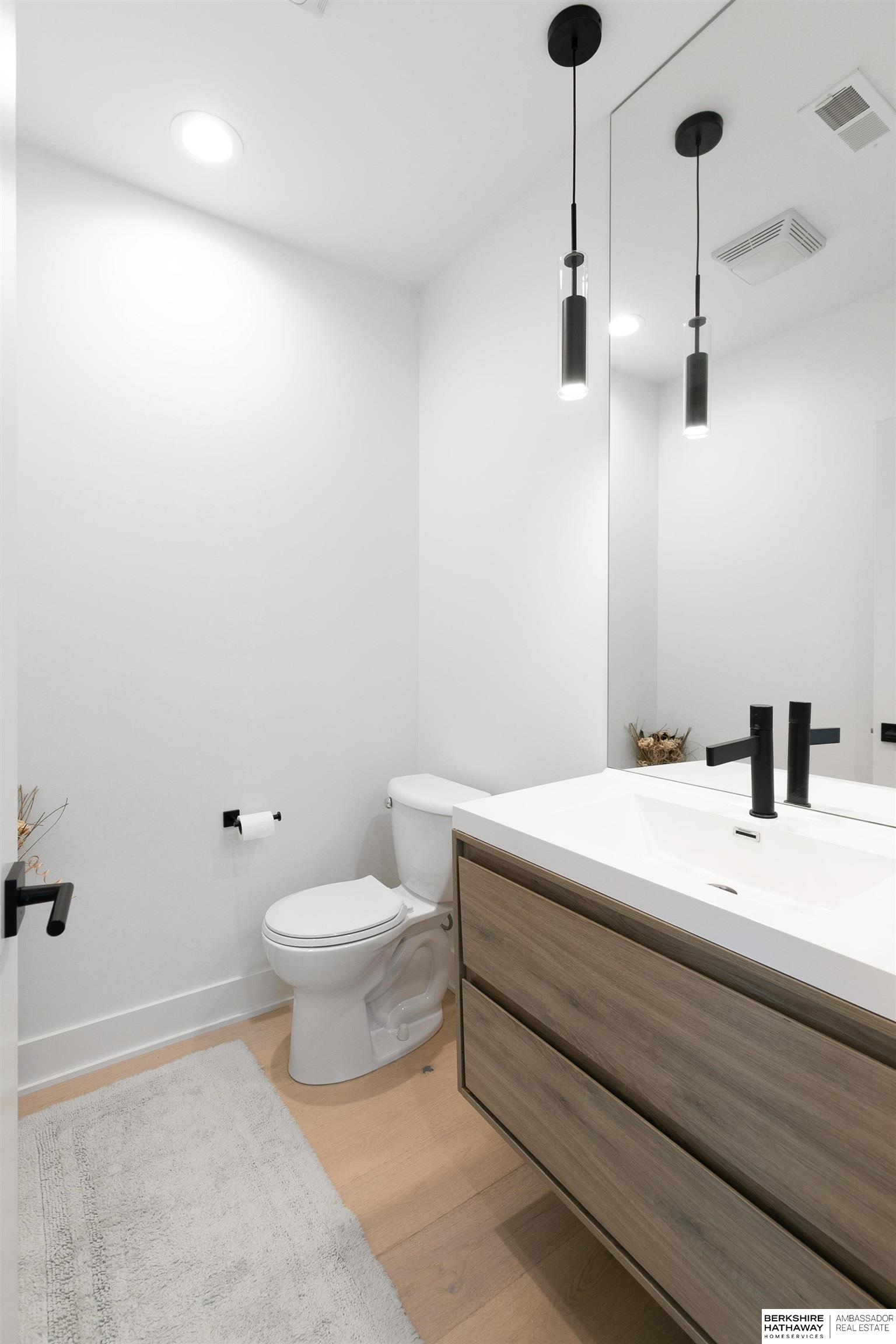 Lincoln, Nebraska 68520, United States, 5 Bedrooms Bedrooms, ,4 BathroomsBathrooms,Residential,Active,232952