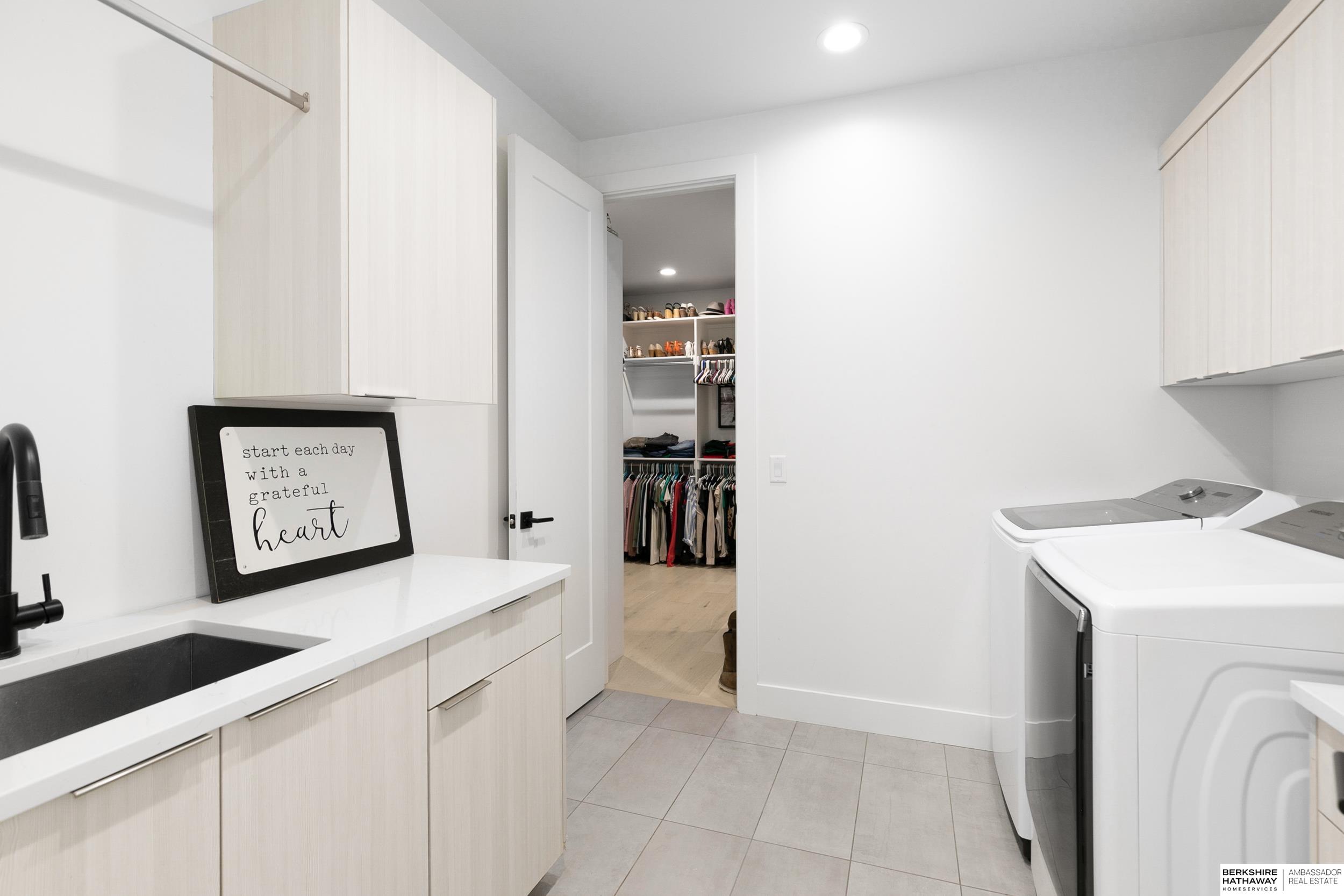 Lincoln, Nebraska 68520, United States, 5 Bedrooms Bedrooms, ,4 BathroomsBathrooms,Residential,Active,232952