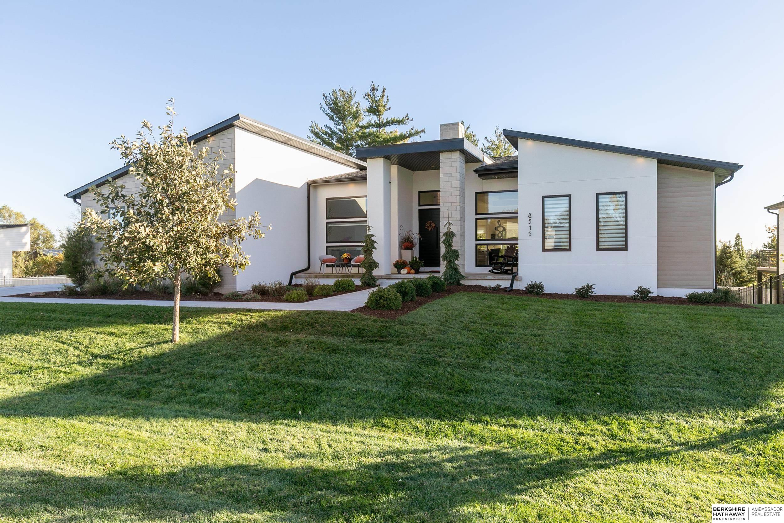 Lincoln, Nebraska 68520, United States, 5 Bedrooms Bedrooms, ,4 BathroomsBathrooms,Residential,Active,232952