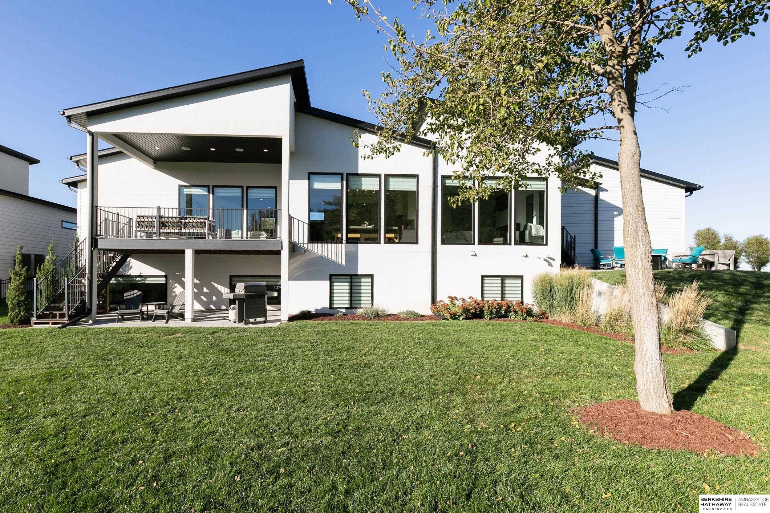 Lincoln, Nebraska 68520, United States, 5 Bedrooms Bedrooms, ,4 BathroomsBathrooms,Residential,Active,232952