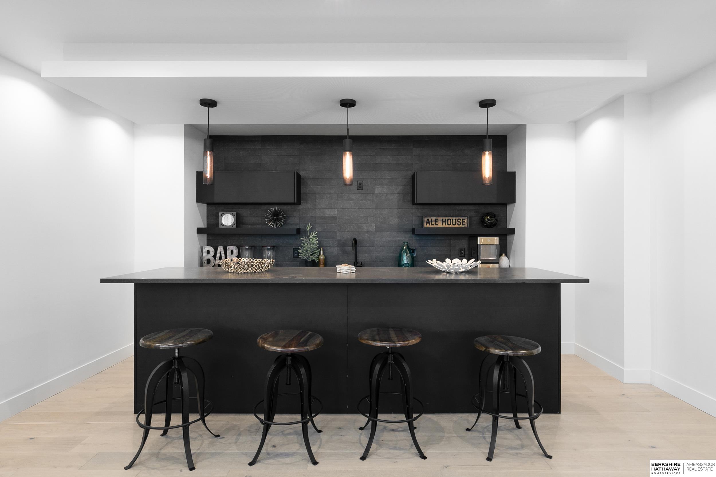 Lincoln, Nebraska 68520, United States, 5 Bedrooms Bedrooms, ,4 BathroomsBathrooms,Residential,Active,232952