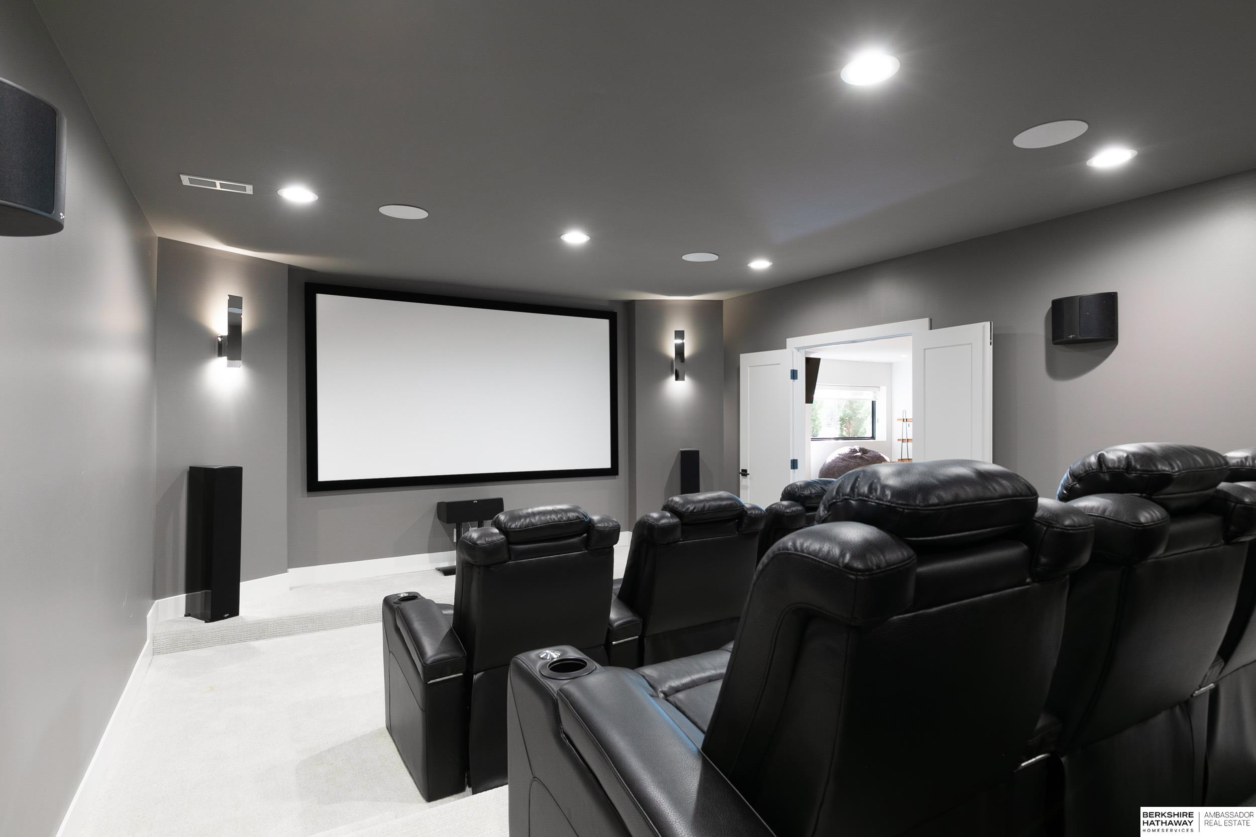 Lincoln, Nebraska 68520, United States, 5 Bedrooms Bedrooms, ,4 BathroomsBathrooms,Residential,Active,232952