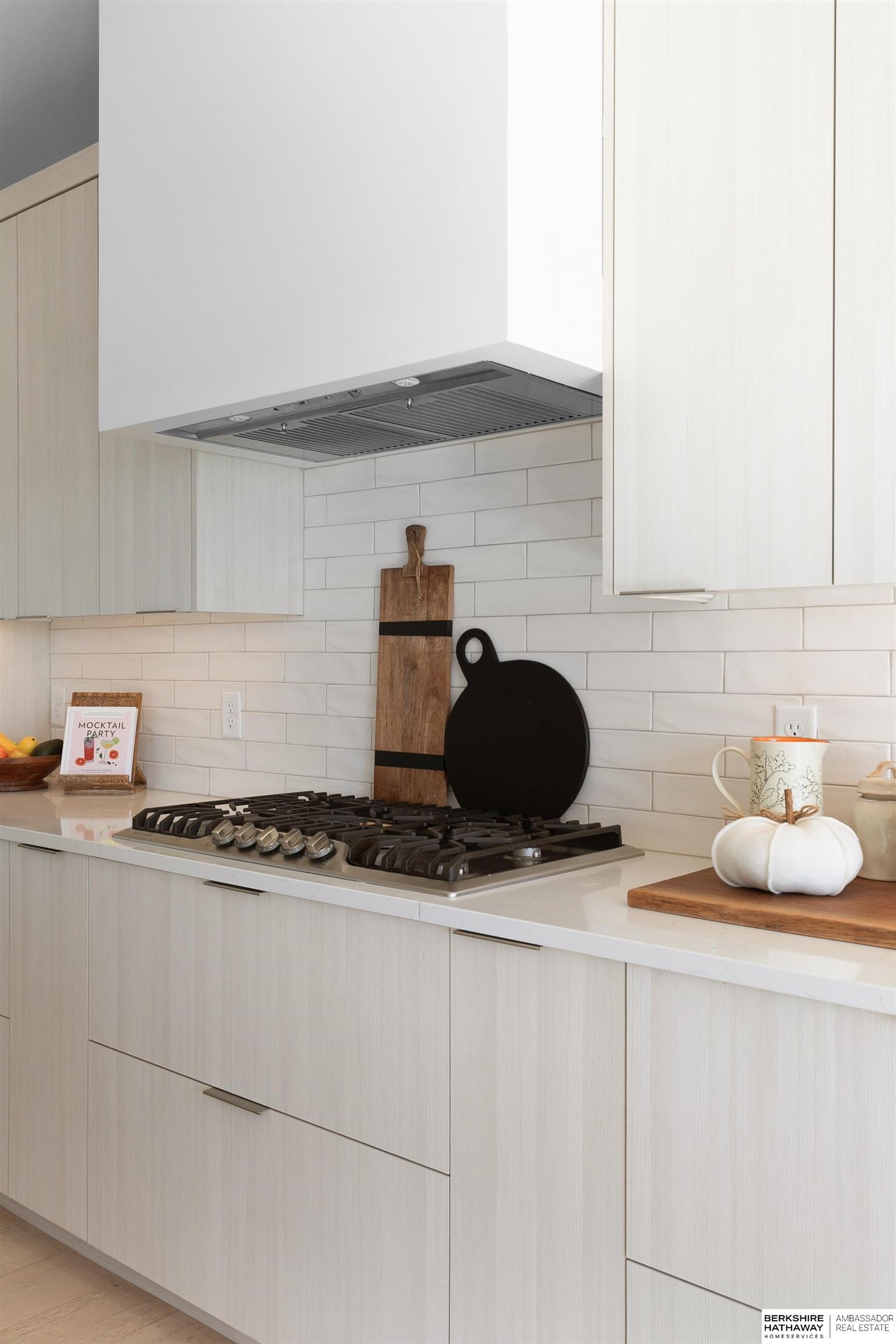 Lincoln, Nebraska 68520, United States, 5 Bedrooms Bedrooms, ,4 BathroomsBathrooms,Residential,Active,232952