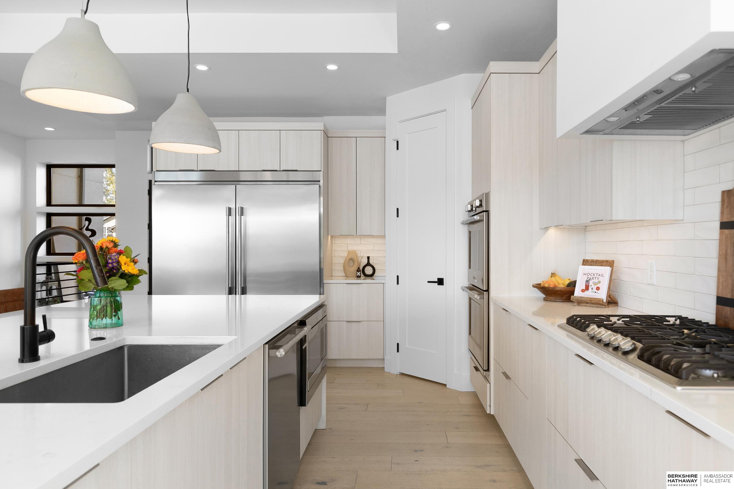 Lincoln, Nebraska 68520, United States, 5 Bedrooms Bedrooms, ,4 BathroomsBathrooms,Residential,Active,232952