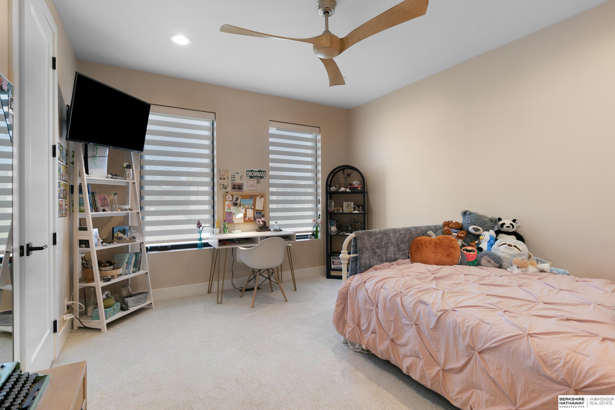 Lincoln, Nebraska 68520, United States, 5 Bedrooms Bedrooms, ,4 BathroomsBathrooms,Residential,Active,232952