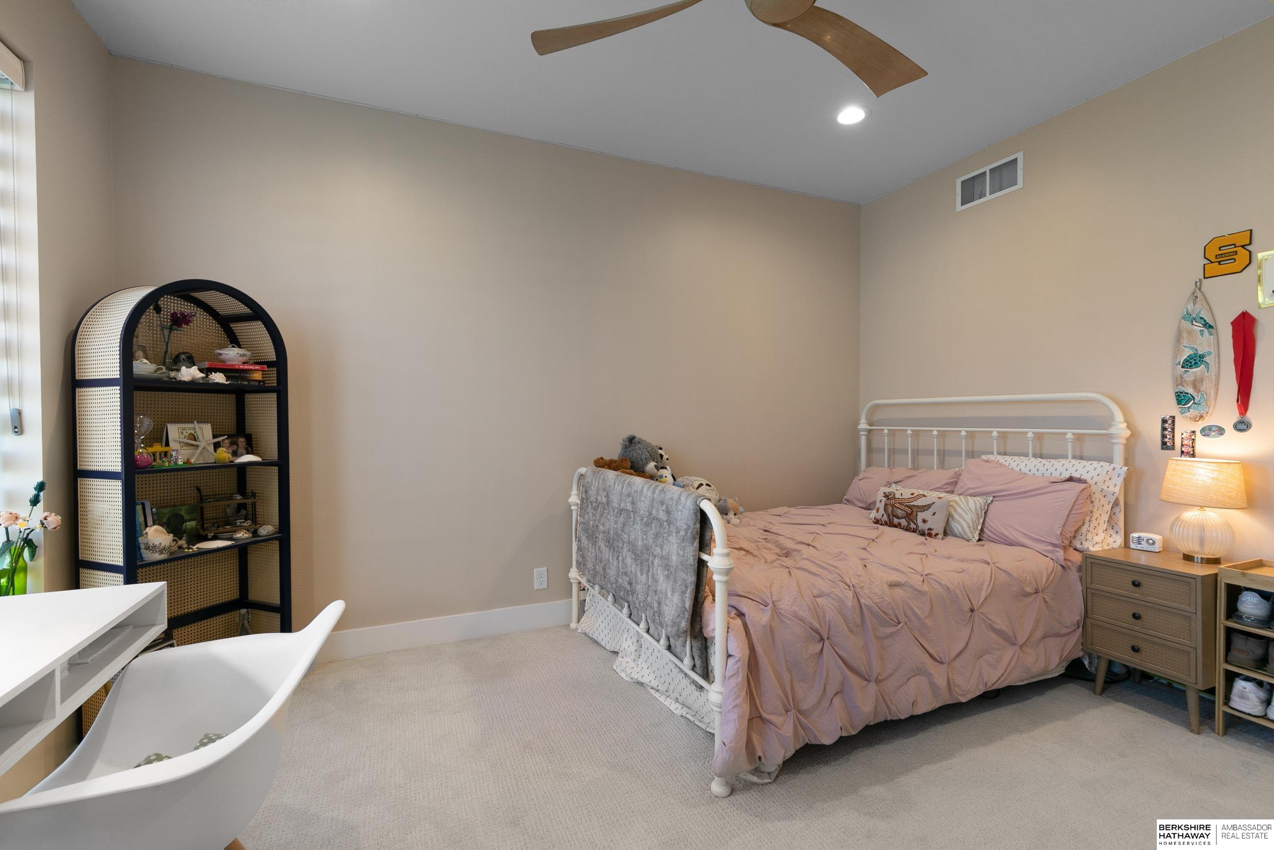 Lincoln, Nebraska 68520, United States, 5 Bedrooms Bedrooms, ,4 BathroomsBathrooms,Residential,Active,232952