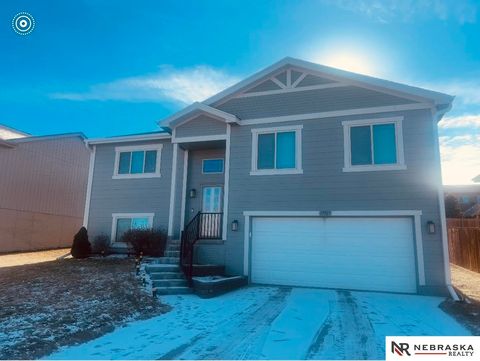 Photo of 13927 Weber Street, Omaha, NE 68142 (MLS # 22603354)
